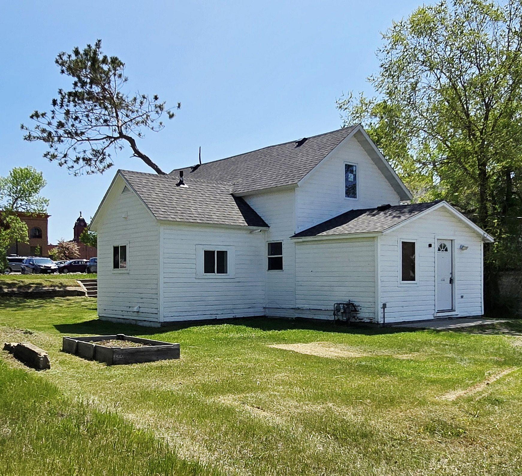 1900 single family home for sale at 707 Irvine Avenue NW in Bemidji, MN — 3 bed, 1 bath (photo 20 of 22)
