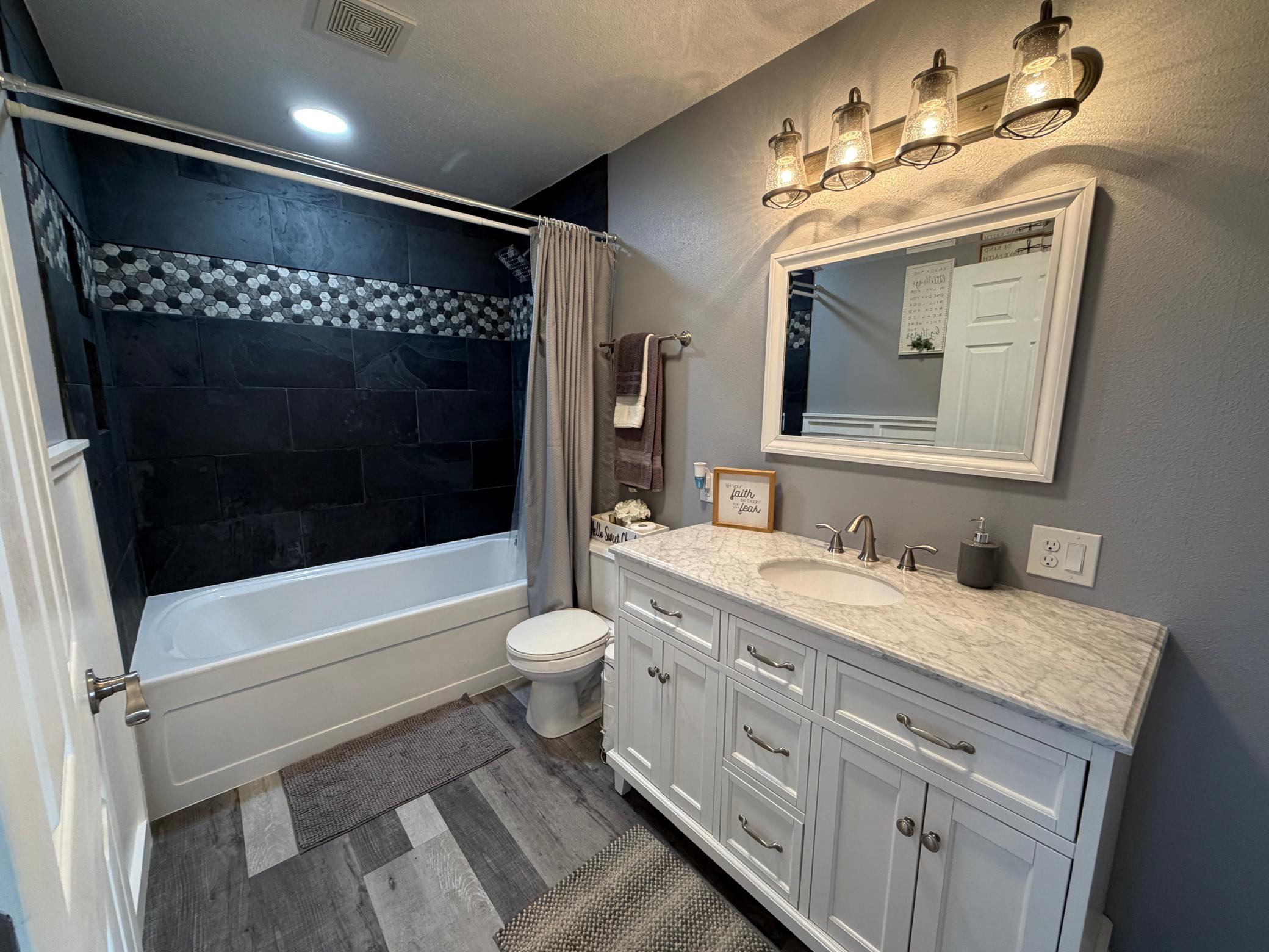 2000 single family home for sale at 701 Lincoln Street in Lisbon, ND — 4 bed, 4 bath (photo 15 of 45)
