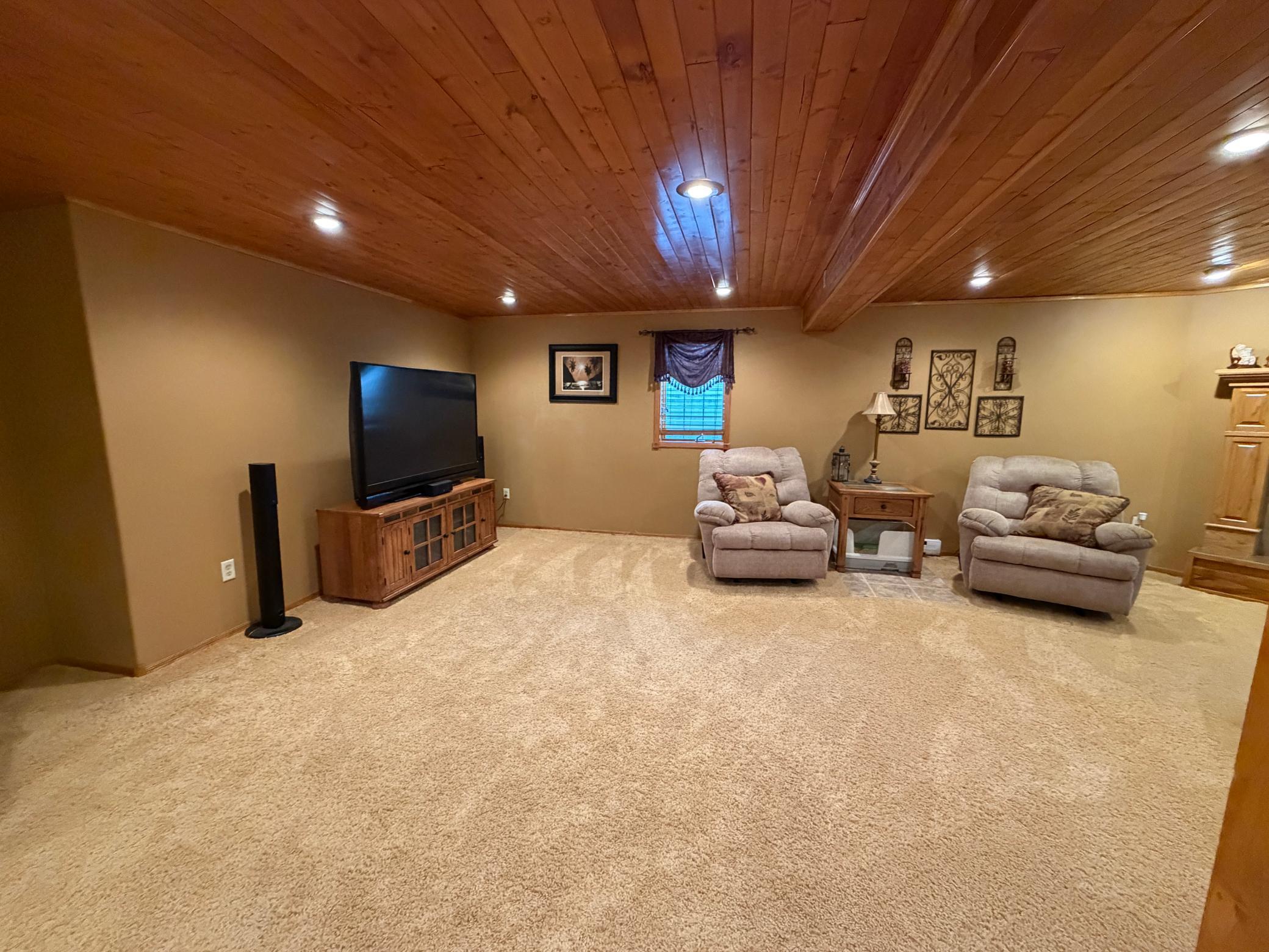 2000 single family home for sale at 701 Lincoln Street in Lisbon, ND — 4 bed, 4 bath (photo 23 of 45)