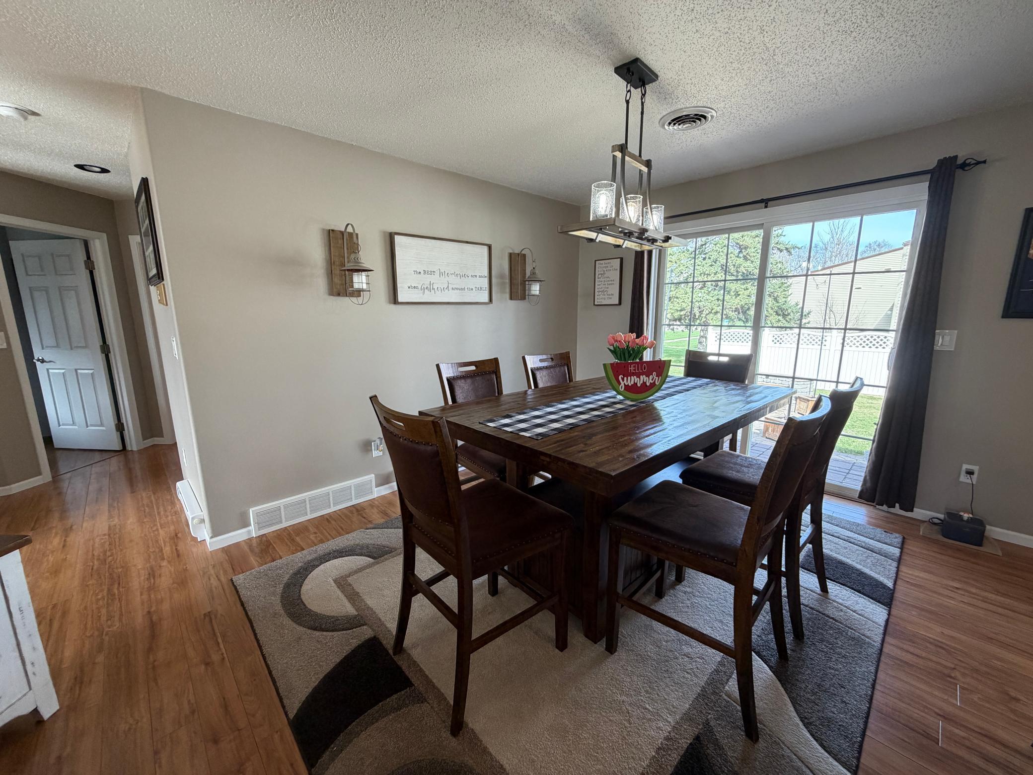 2000 single family home for sale at 701 Lincoln Street in Lisbon, ND — 4 bed, 4 bath (photo 4 of 45)