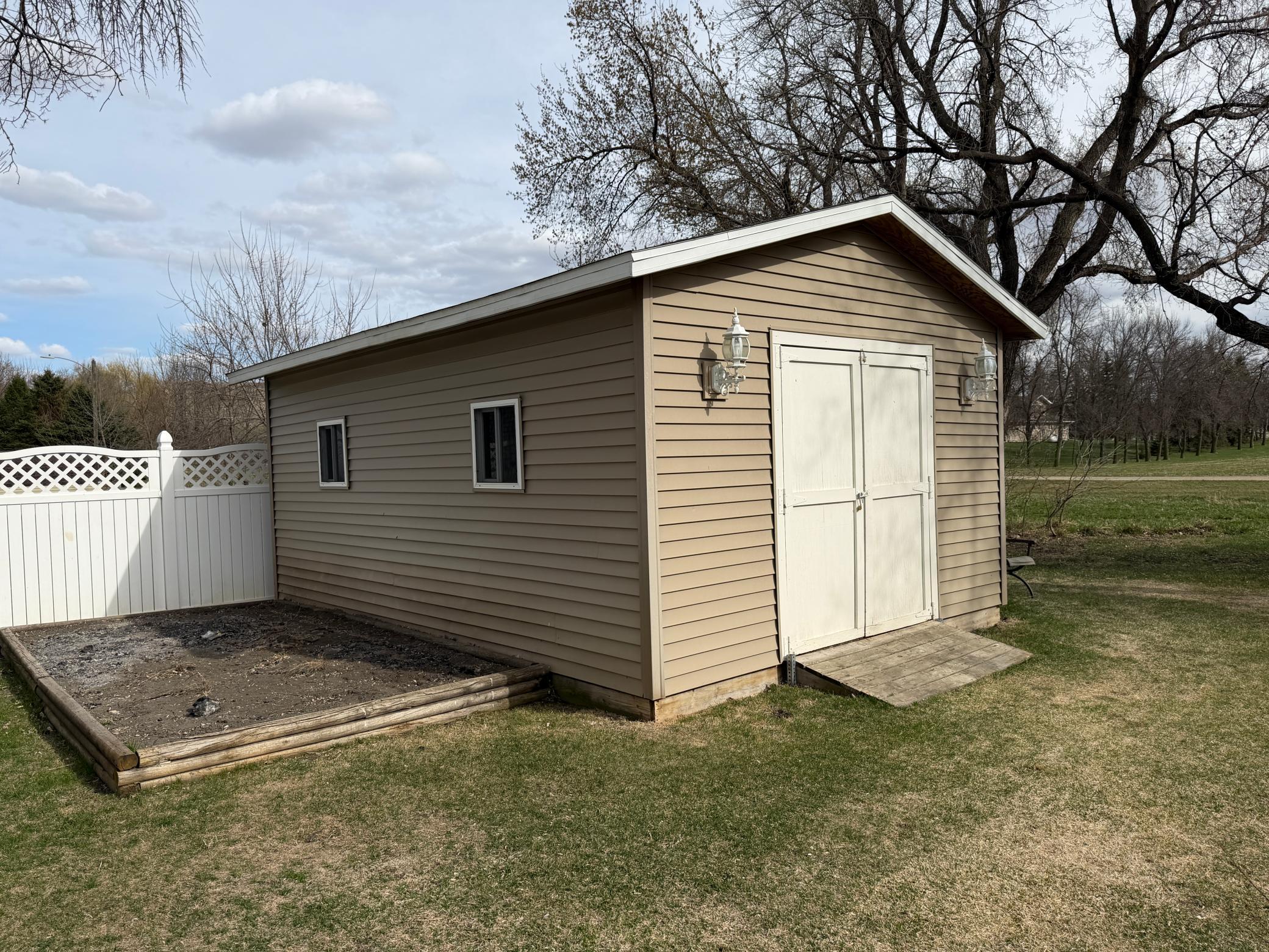 2000 single family home for sale at 701 Lincoln Street in Lisbon, ND — 4 bed, 4 bath (photo 36 of 45)