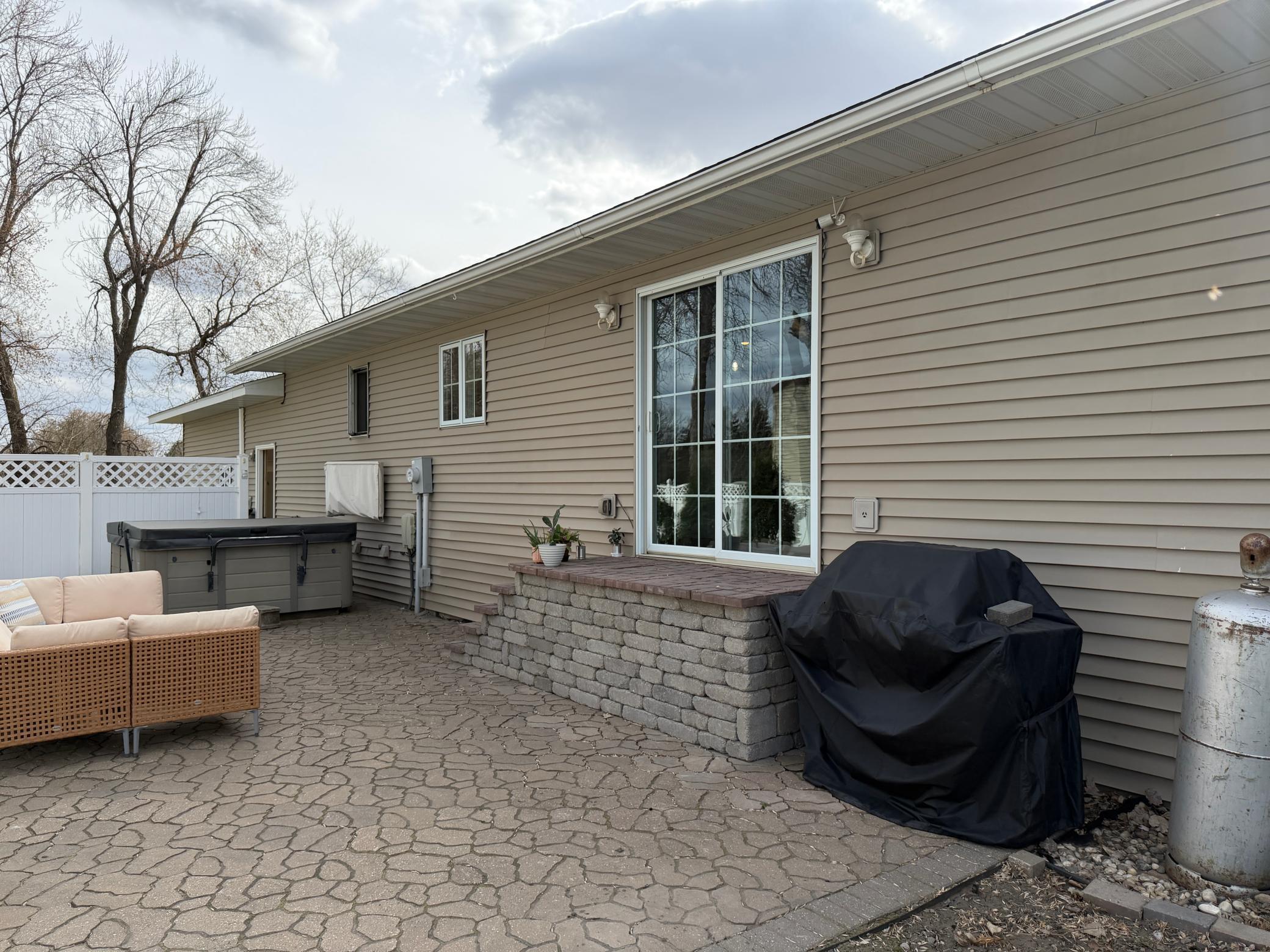 2000 single family home for sale at 701 Lincoln Street in Lisbon, ND — 4 bed, 4 bath (photo 39 of 45)