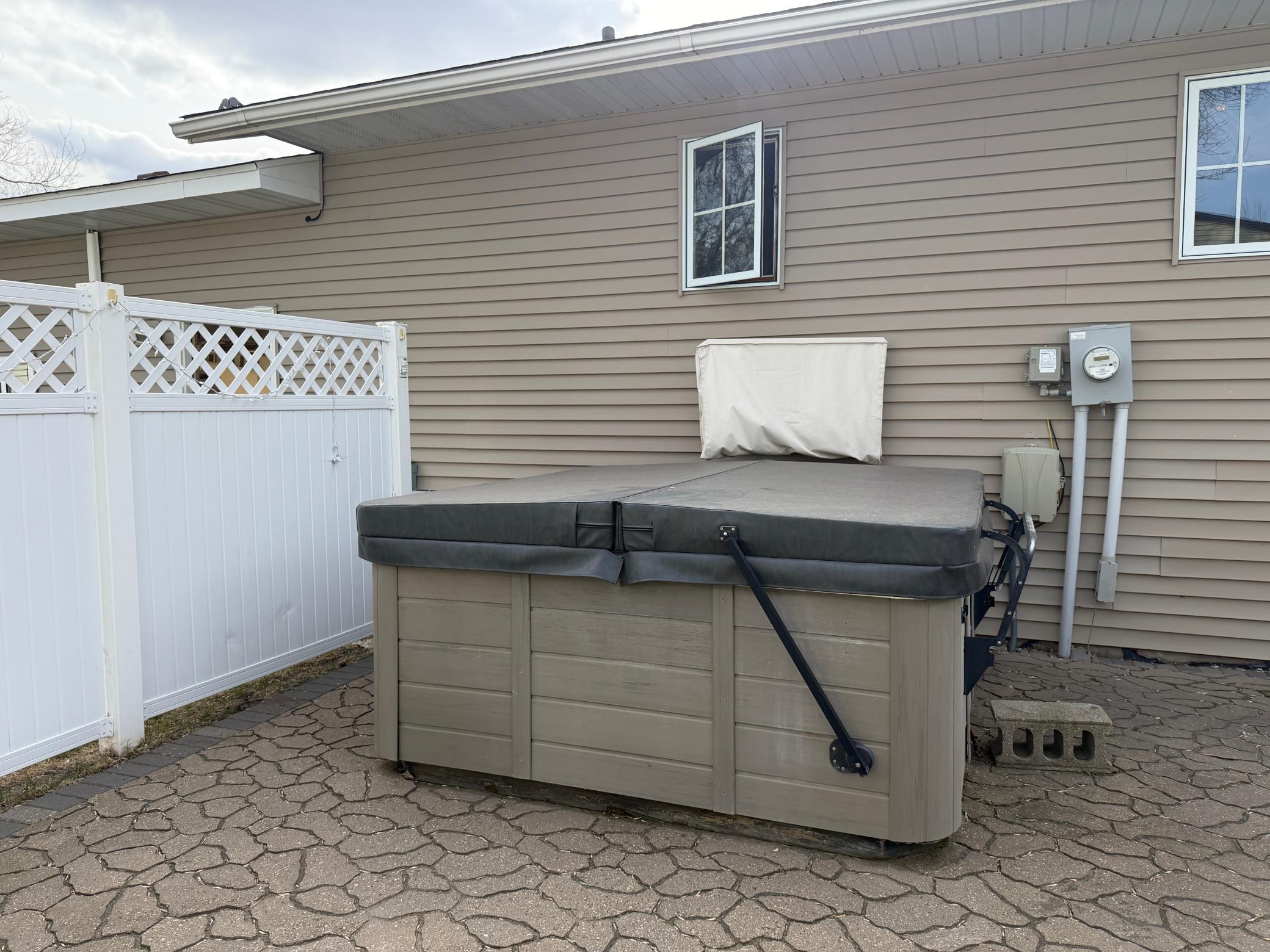 2000 single family home for sale at 701 Lincoln Street in Lisbon, ND — 4 bed, 4 bath (photo 40 of 45)