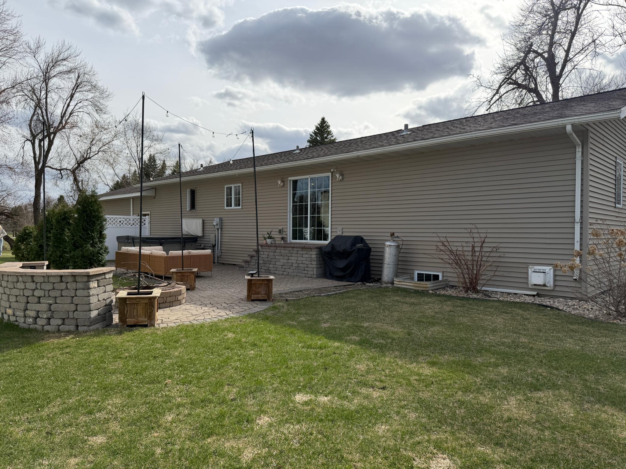 2000 single family home for sale at 701 Lincoln Street in Lisbon, ND — 4 bed, 4 bath (photo 41 of 45)
