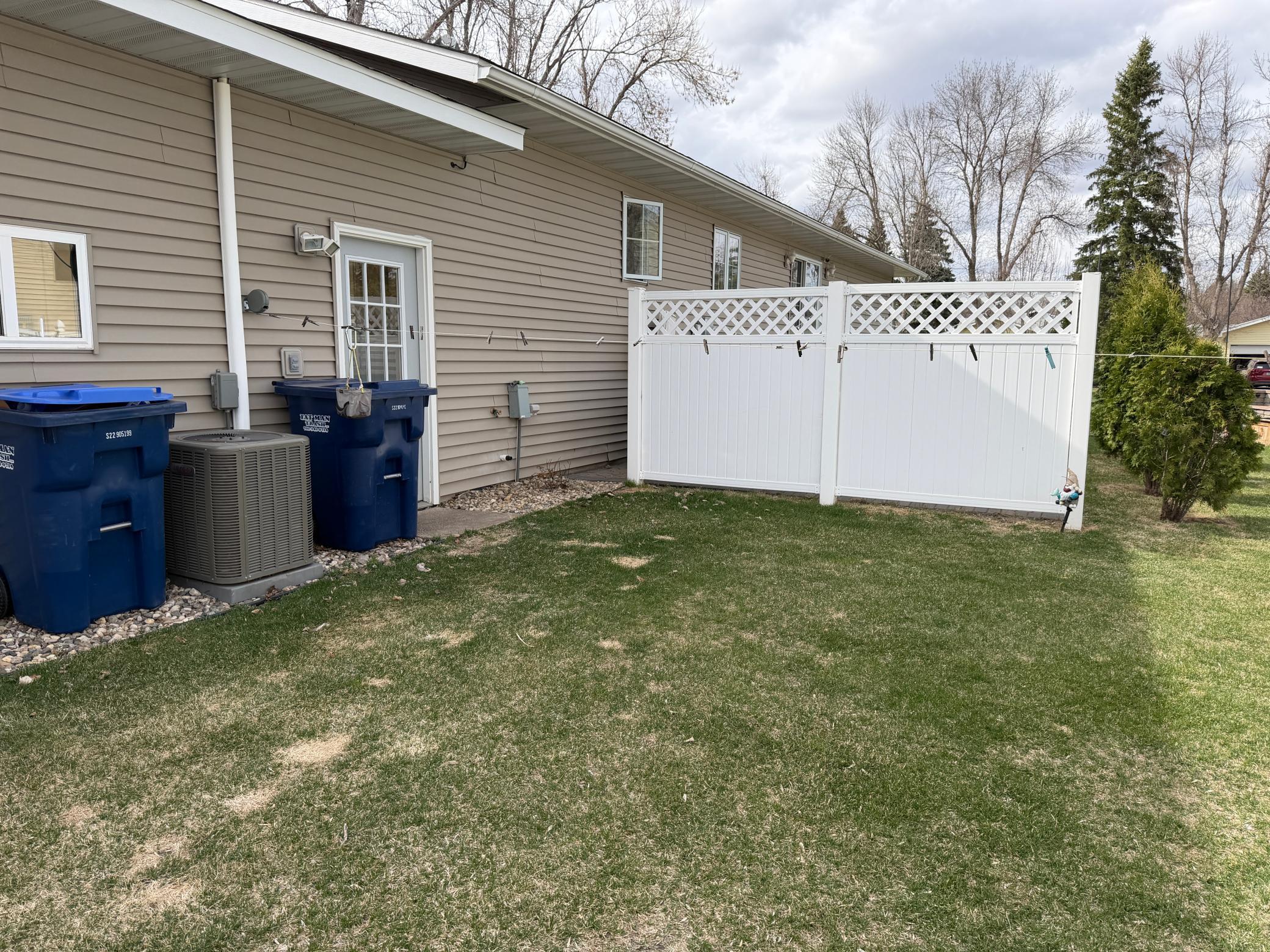 2000 single family home for sale at 701 Lincoln Street in Lisbon, ND — 4 bed, 4 bath (photo 42 of 45)