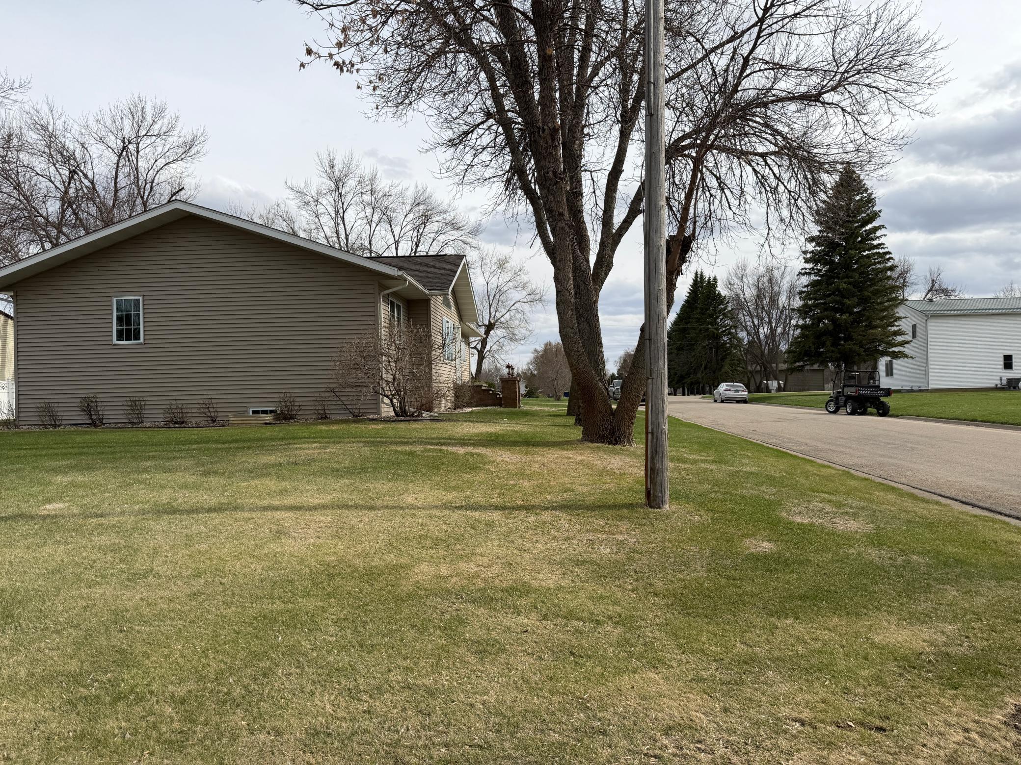 2000 single family home for sale at 701 Lincoln Street in Lisbon, ND — 4 bed, 4 bath (photo 43 of 45)