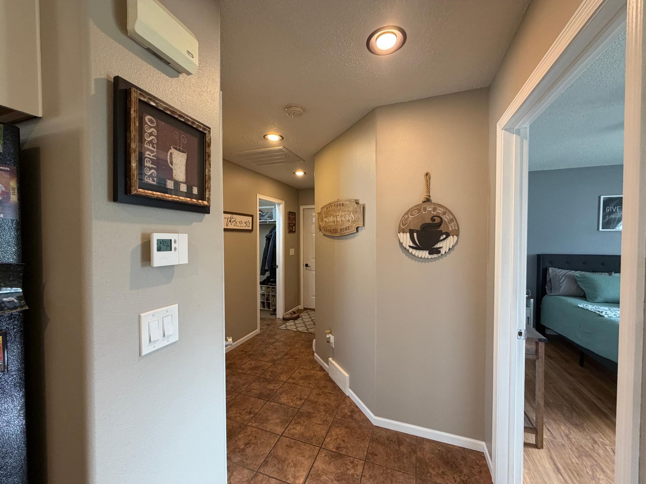 2000 single family home for sale at 701 Lincoln Street in Lisbon, ND — 4 bed, 4 bath (photo 8 of 45)