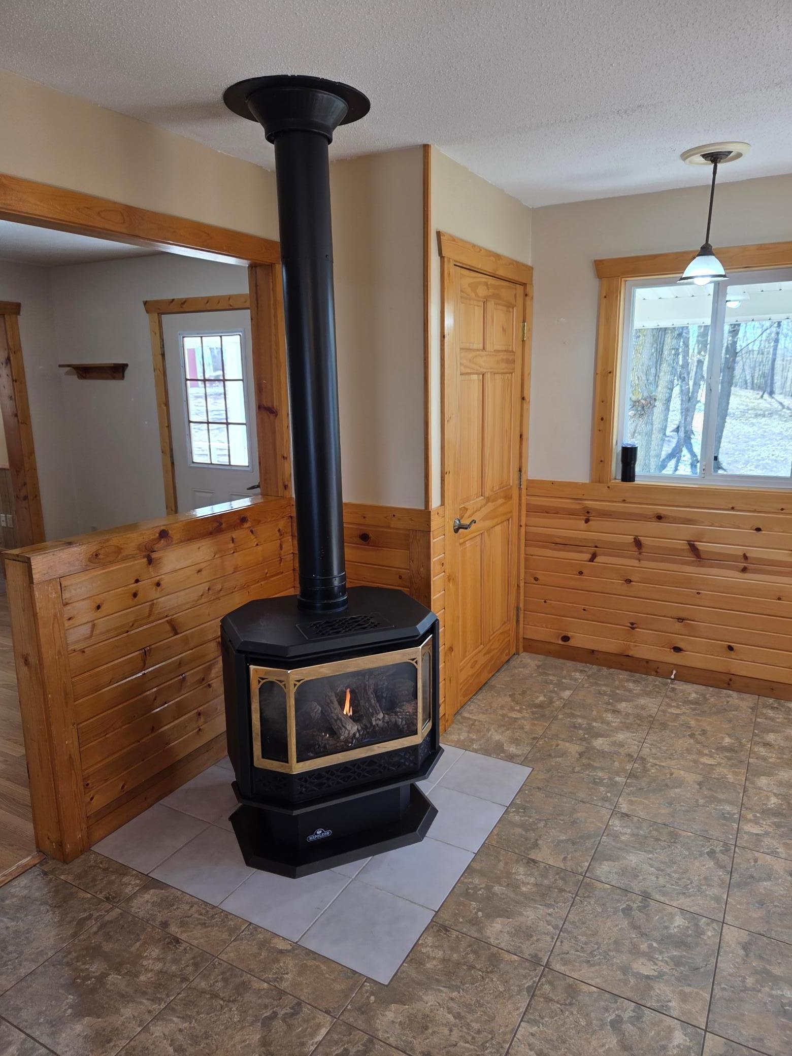 1996 single family home for sale at 46885 260th Avenue in Vergas, MN — 3 bed, 2 bath (photo 7 of 41)