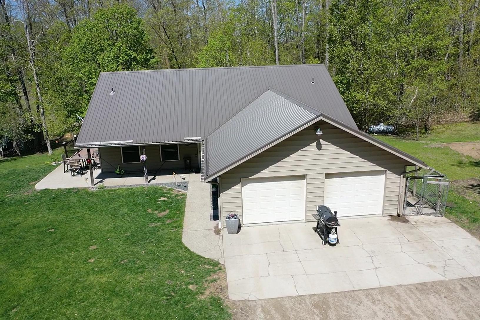 2009 single family home for sale at 48990 County Highway 17 in Vergas, MN — 4 bed, 3 bath (photo 2 of 36)