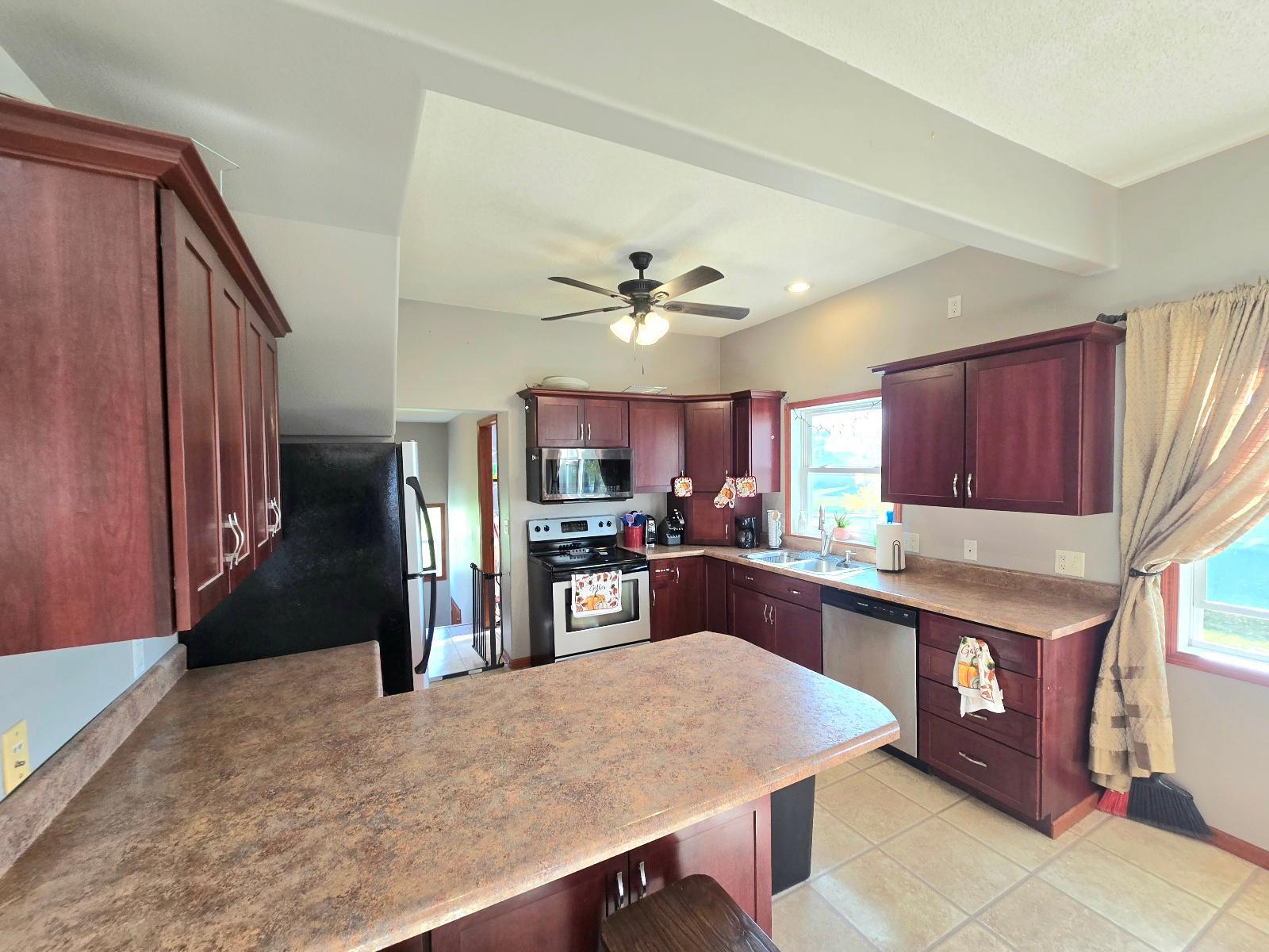 337 2nd Avenue E, Halstad MN 56548 - Photo 9 of 38