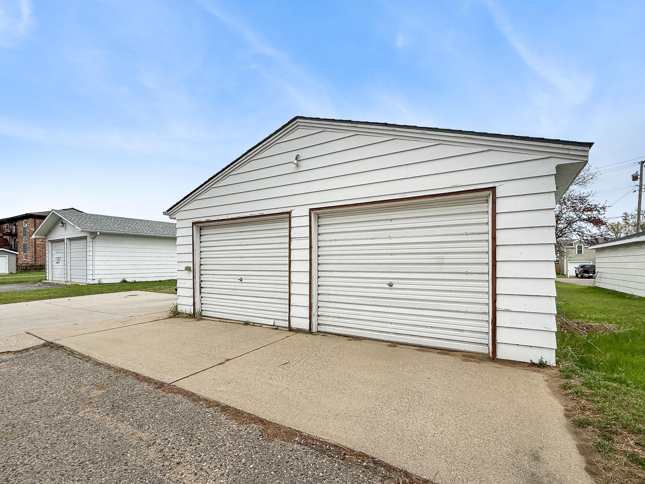 1976 single family home for sale at 814 21st Street NW in Bemidji, MN — 3 bed, 1 bath (photo 4 of 6)