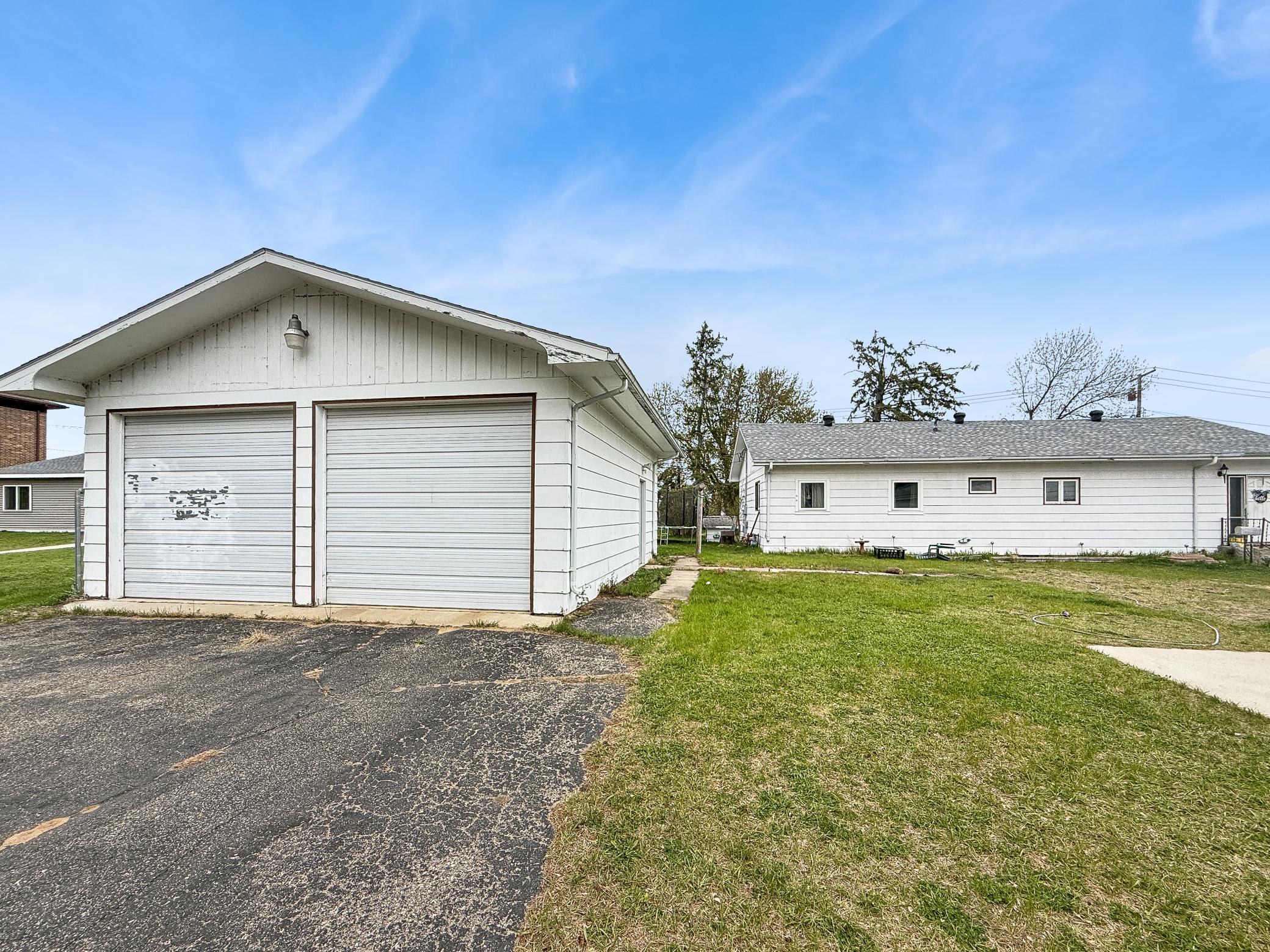 1976 single family home for sale at 814 21st Street NW in Bemidji, MN — 3 bed, 1 bath (photo 5 of 6)