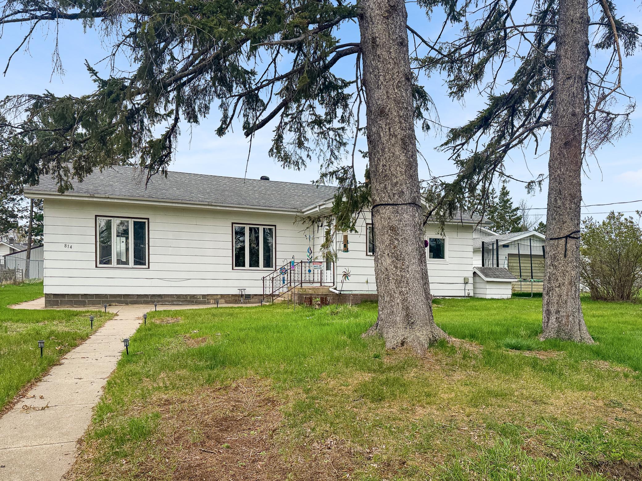 1976 single family home for sale at 814 21st Street NW in Bemidji, MN — 3 bed, 1 bath (photo 6 of 6)