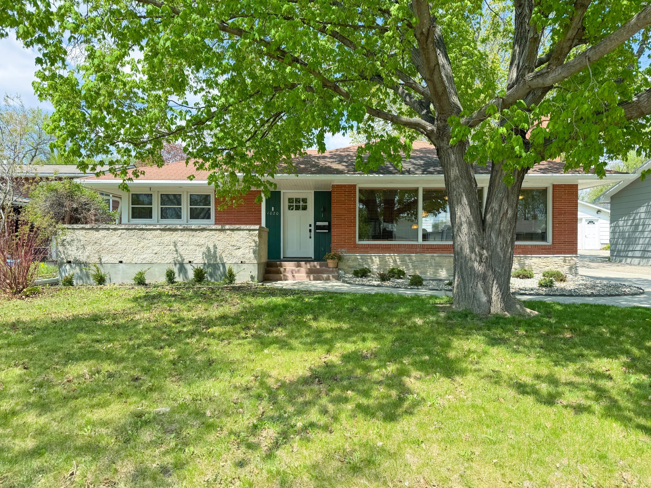 1953 single family home for sale at 1020 W Lincoln Avenue in Fergus Falls, MN — 5 bed, 2 bath