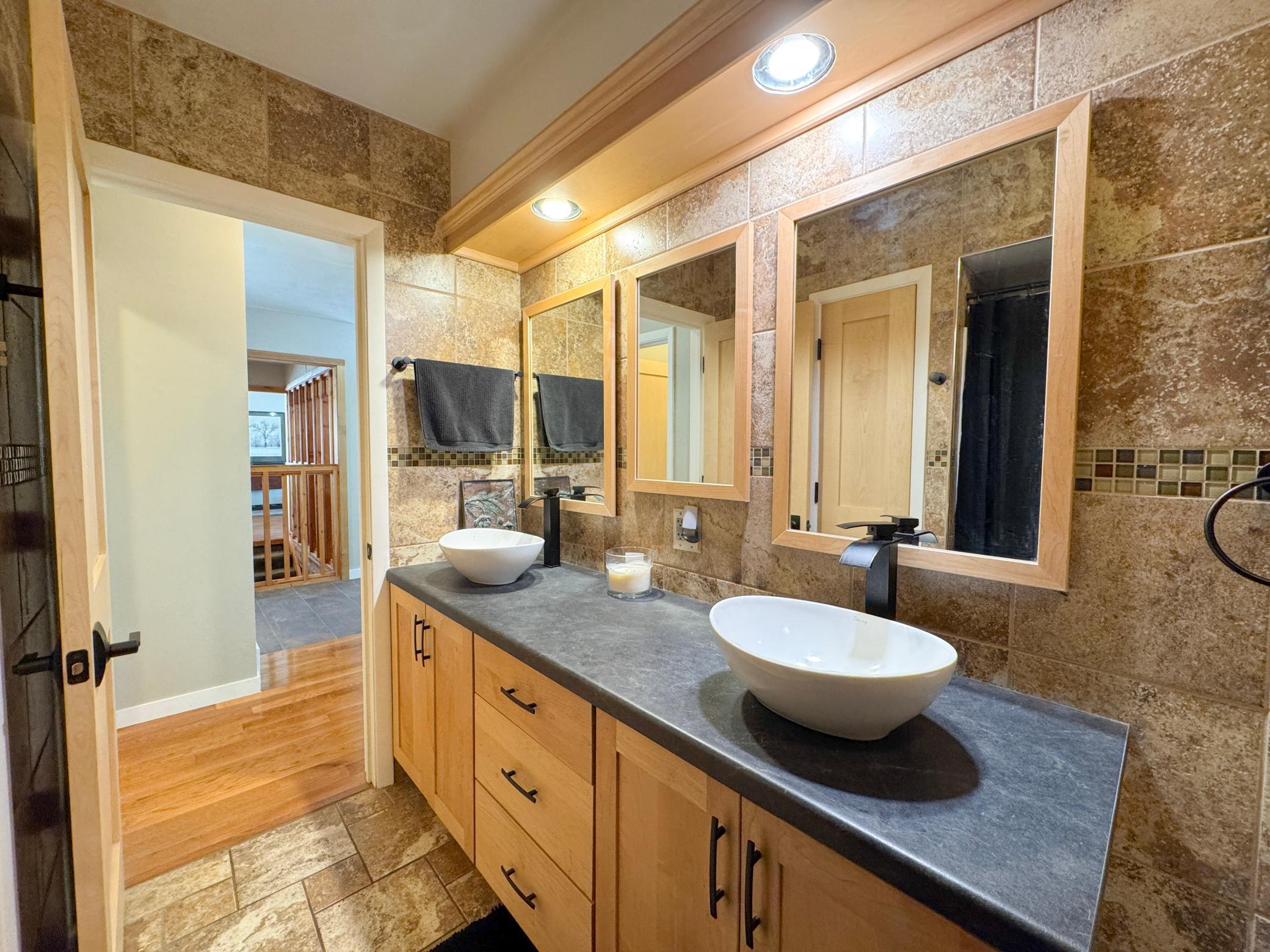 1953 single family home for sale at 1020 W Lincoln Avenue in Fergus Falls, MN — 5 bed, 2 bath (photo 19 of 39)