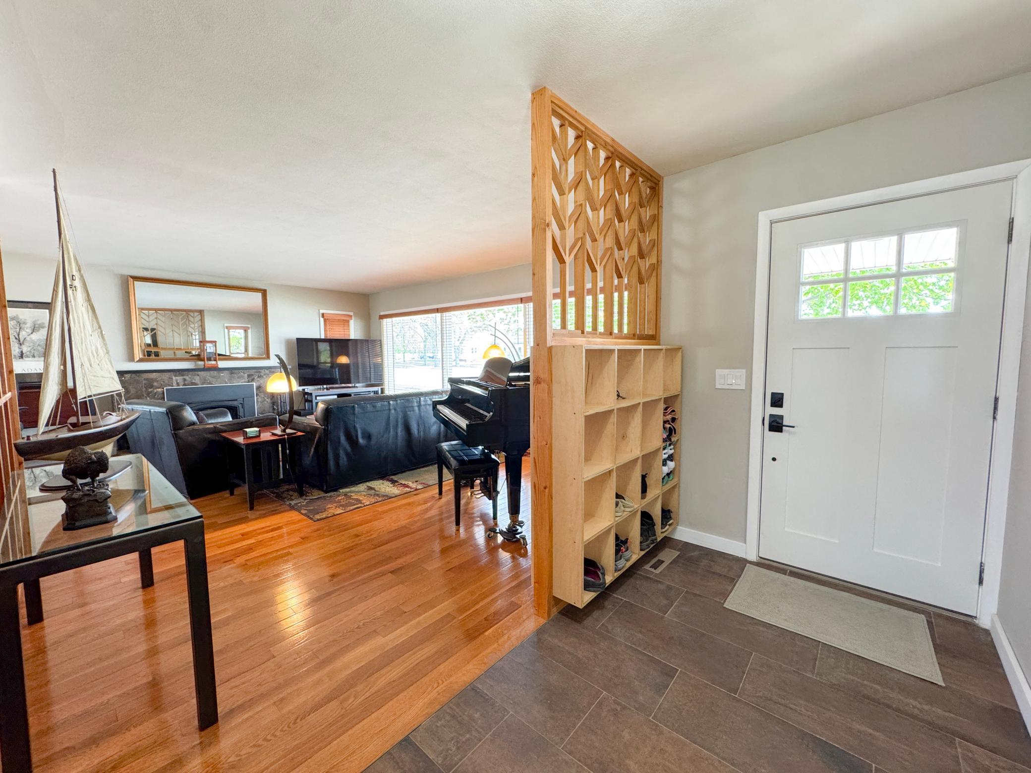 1953 single family home for sale at 1020 W Lincoln Avenue in Fergus Falls, MN — 5 bed, 2 bath (photo 3 of 39)
