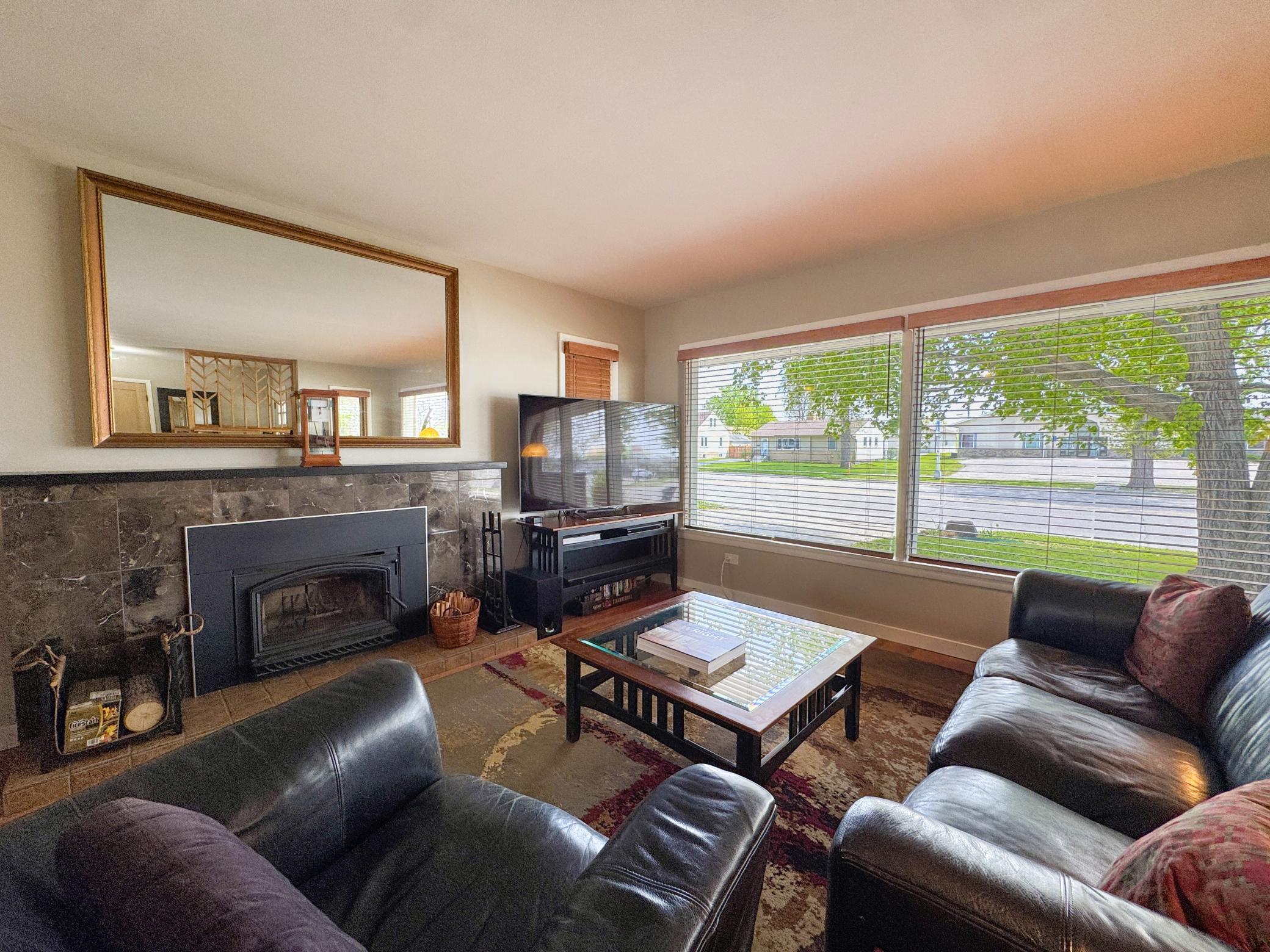 1953 single family home for sale at 1020 W Lincoln Avenue in Fergus Falls, MN — 5 bed, 2 bath (photo 4 of 39)