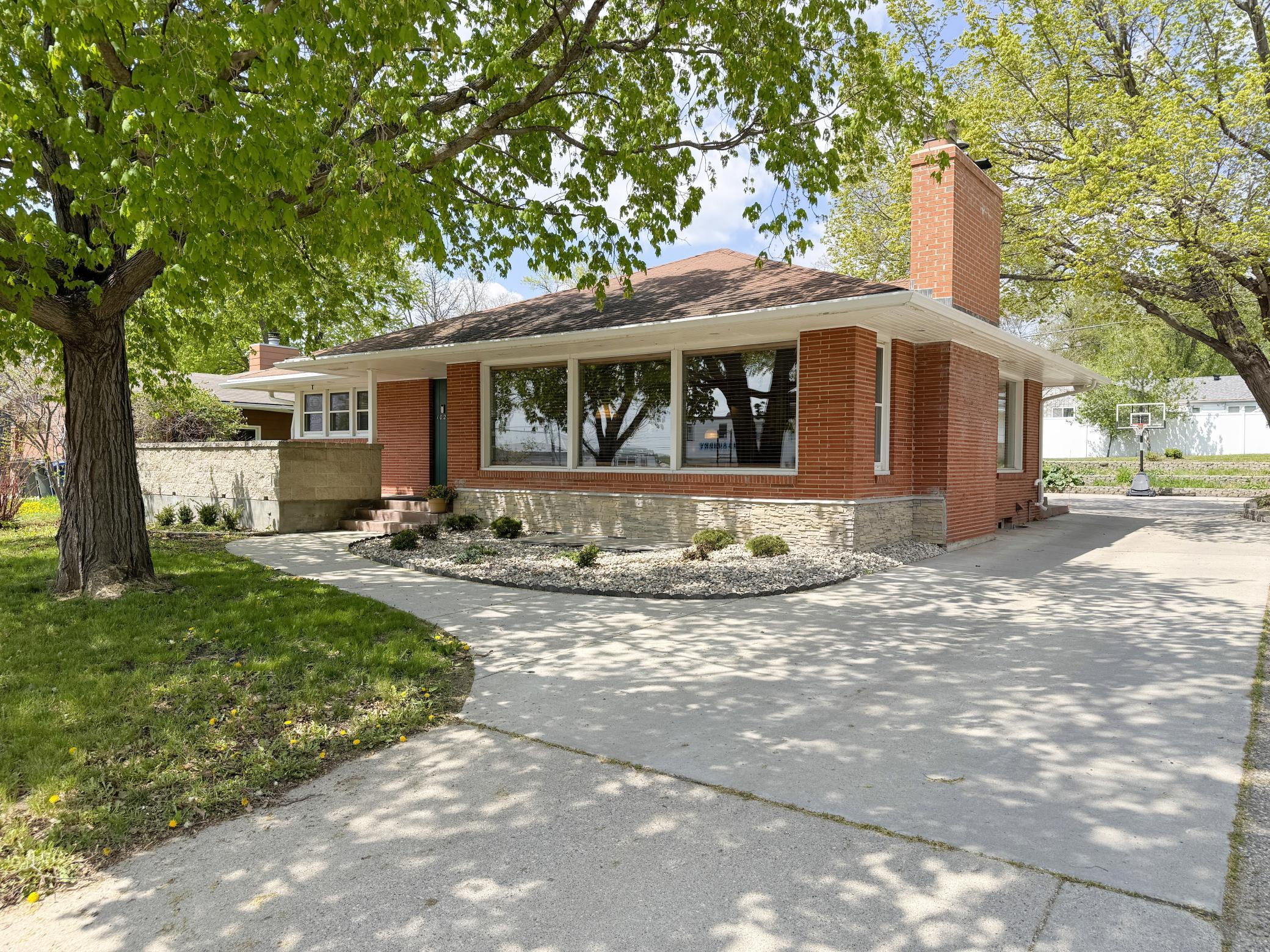 1953 single family home for sale at 1020 W Lincoln Avenue in Fergus Falls, MN — 5 bed, 2 bath (photo 32 of 39)