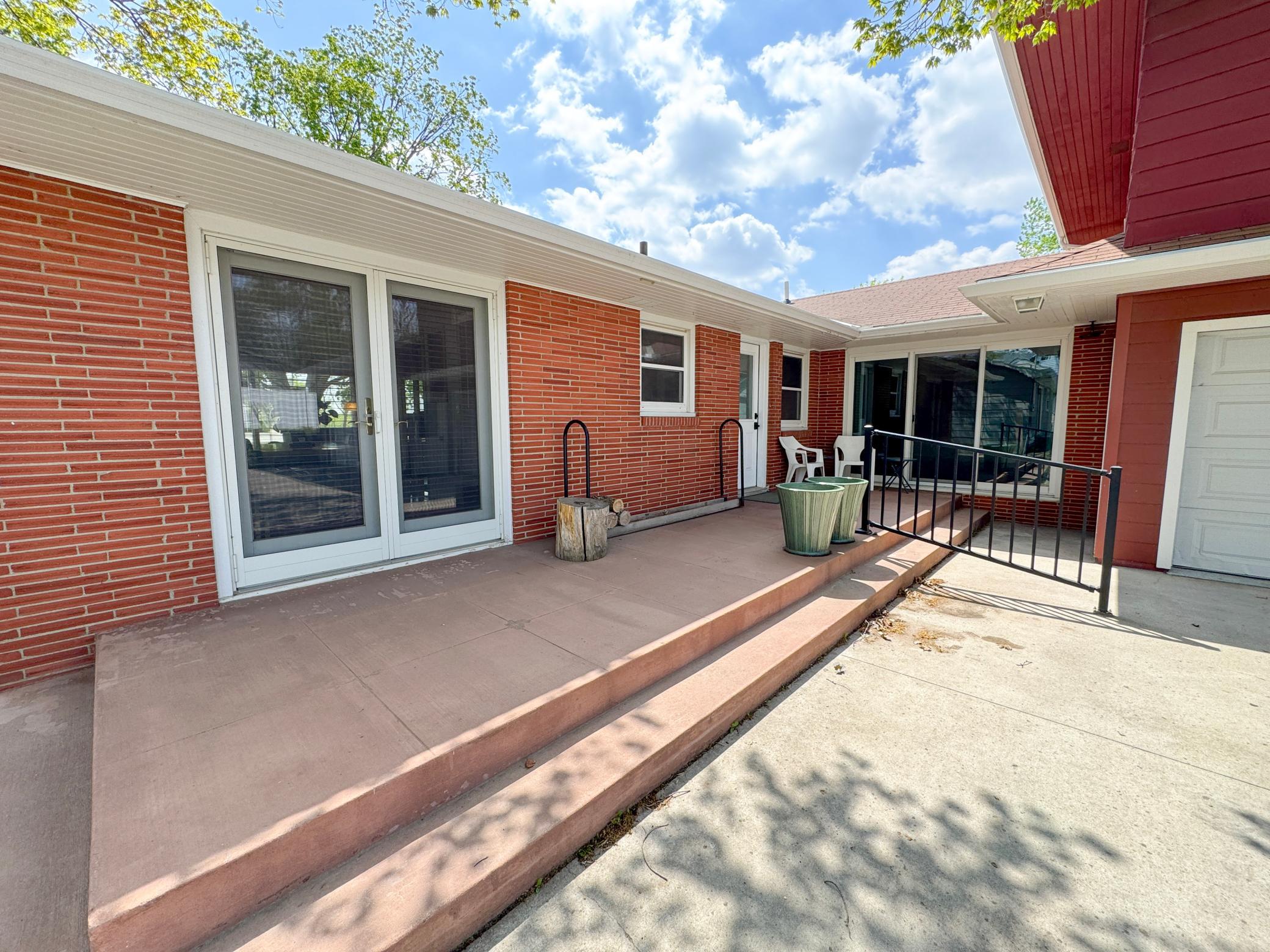 1953 single family home for sale at 1020 W Lincoln Avenue in Fergus Falls, MN — 5 bed, 2 bath (photo 34 of 39)
