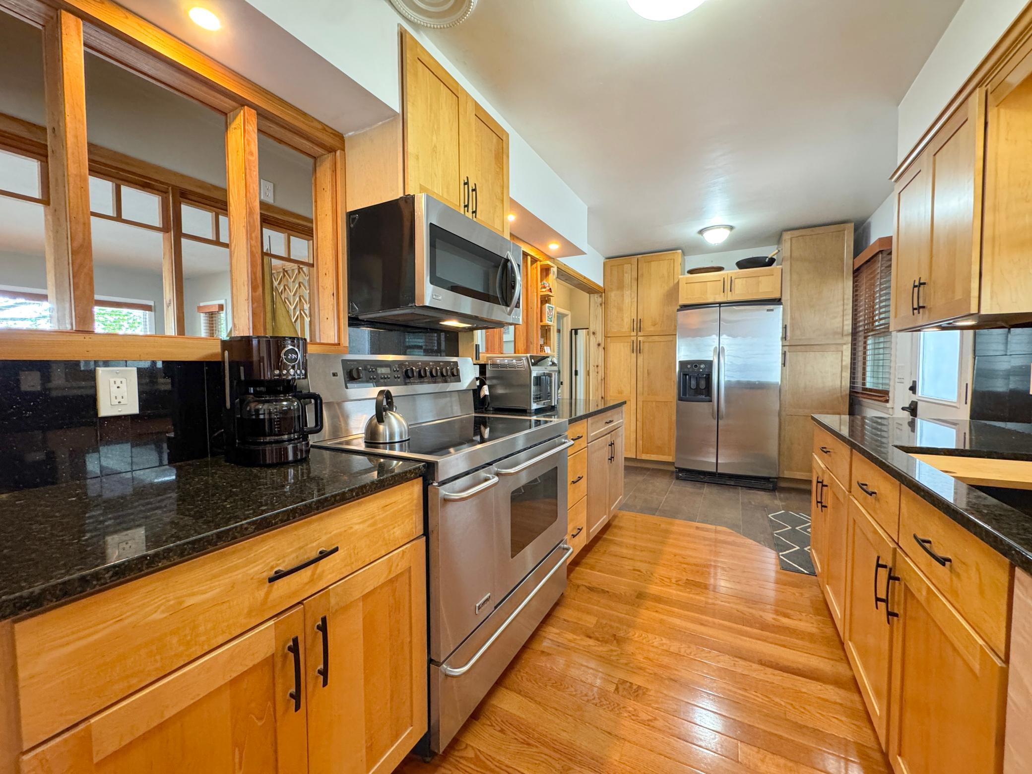 1953 single family home for sale at 1020 W Lincoln Avenue in Fergus Falls, MN — 5 bed, 2 bath (photo 7 of 39)