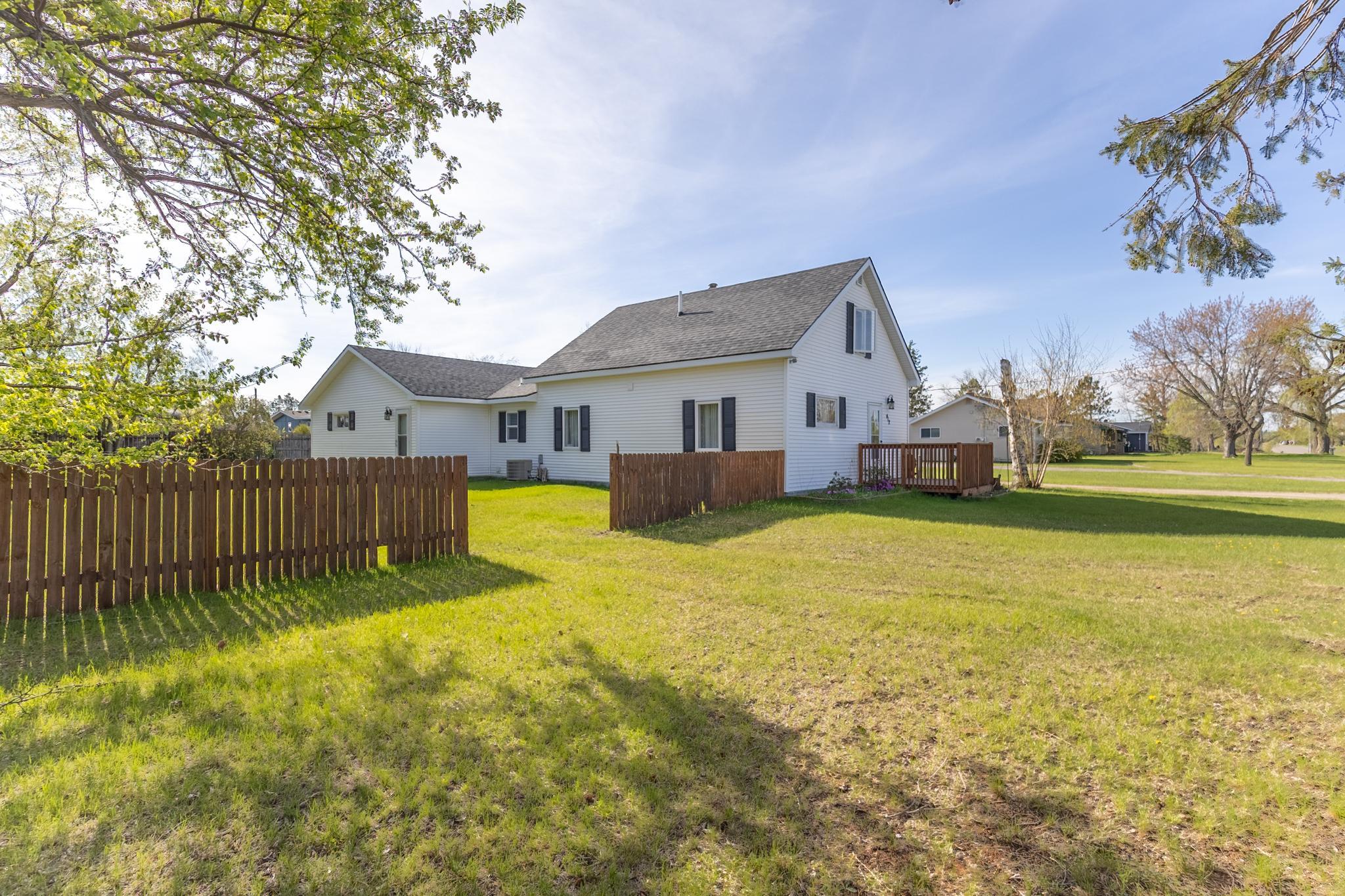 1920 single family home for sale at 412 Grant Avenue SE in Bemidji, MN — 3 bed, 1 bath (photo 3 of 40)