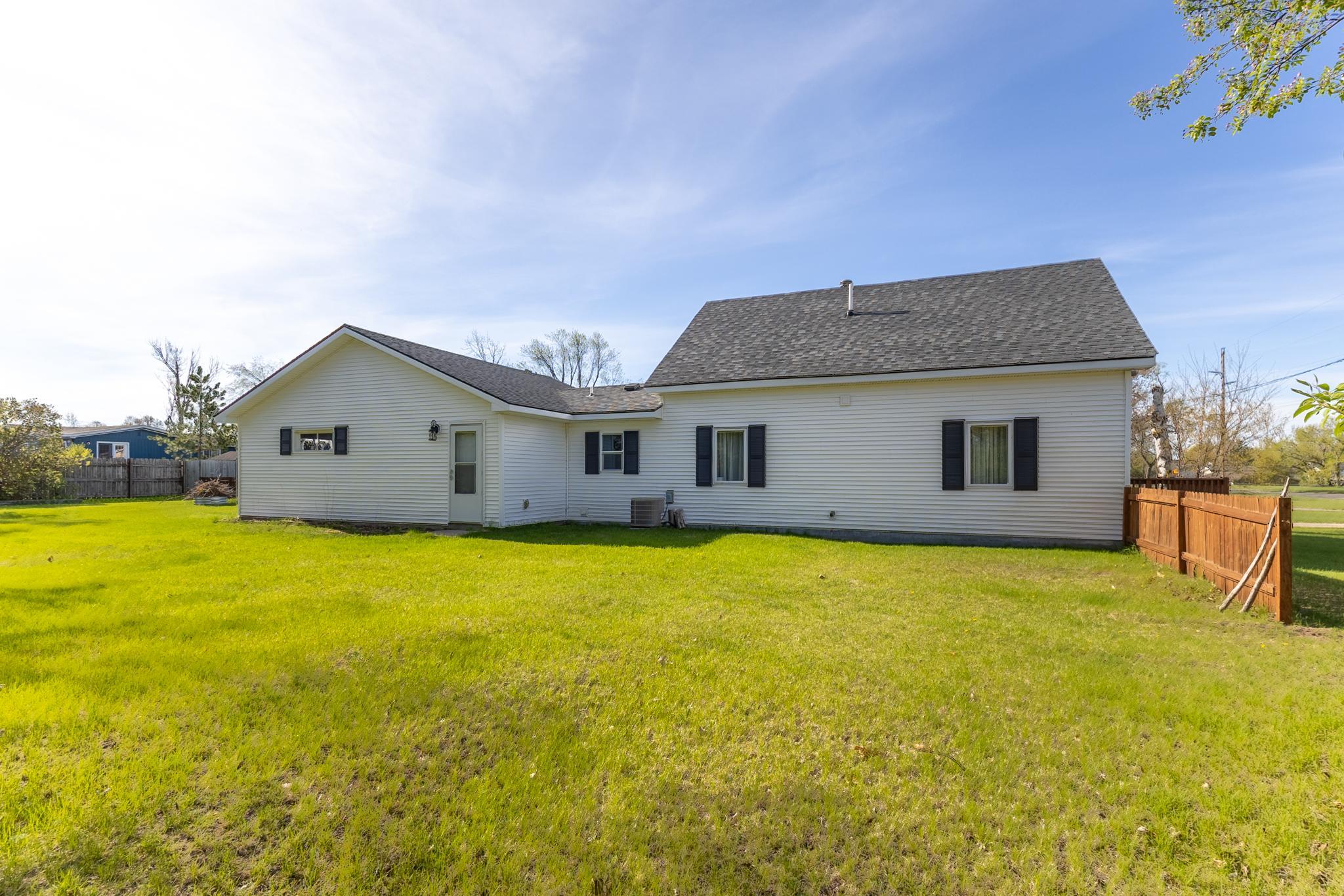 1920 single family home for sale at 412 Grant Avenue SE in Bemidji, MN — 3 bed, 1 bath (photo 37 of 40)