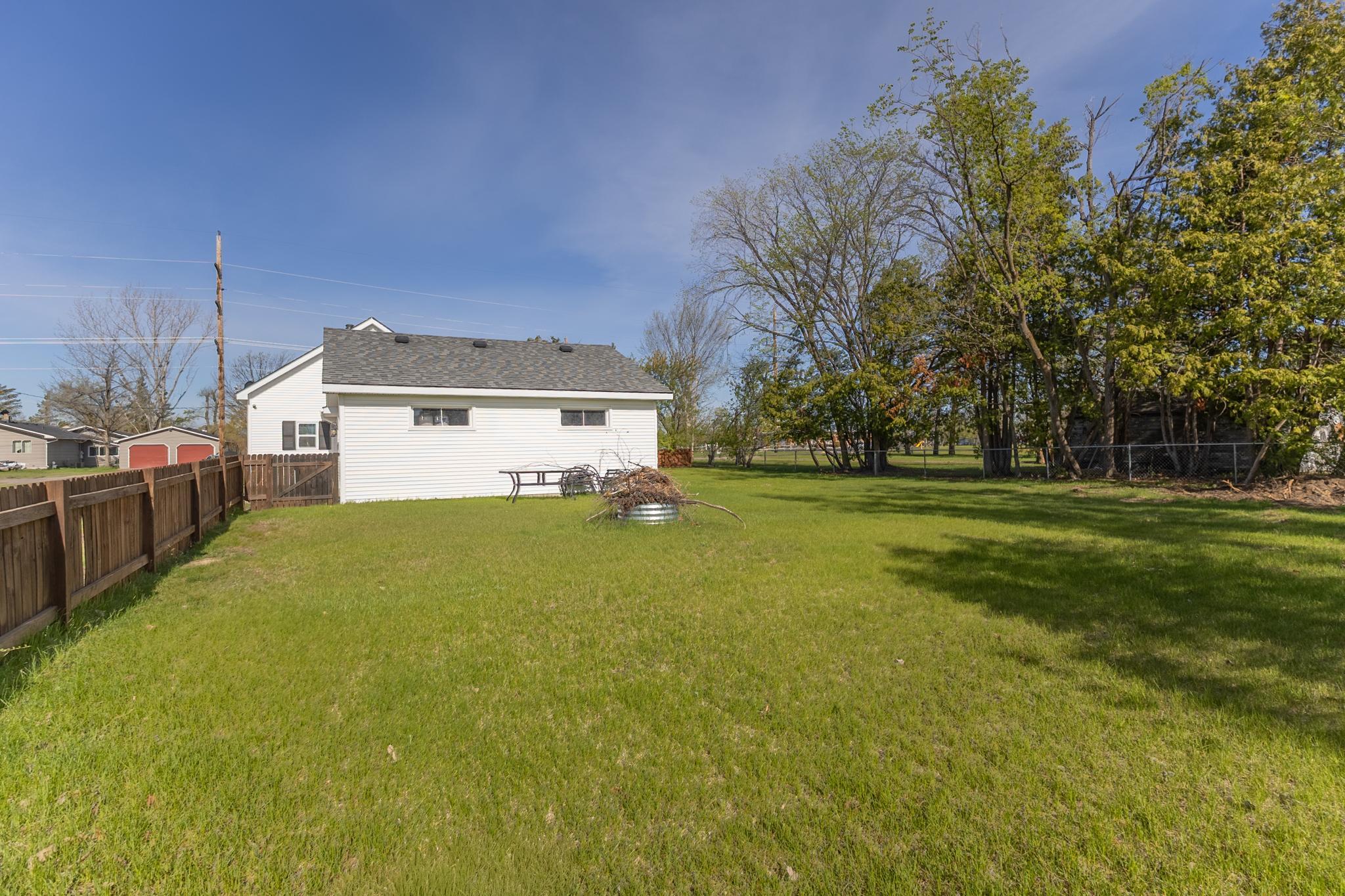 1920 single family home for sale at 412 Grant Avenue SE in Bemidji, MN — 3 bed, 1 bath (photo 39 of 40)