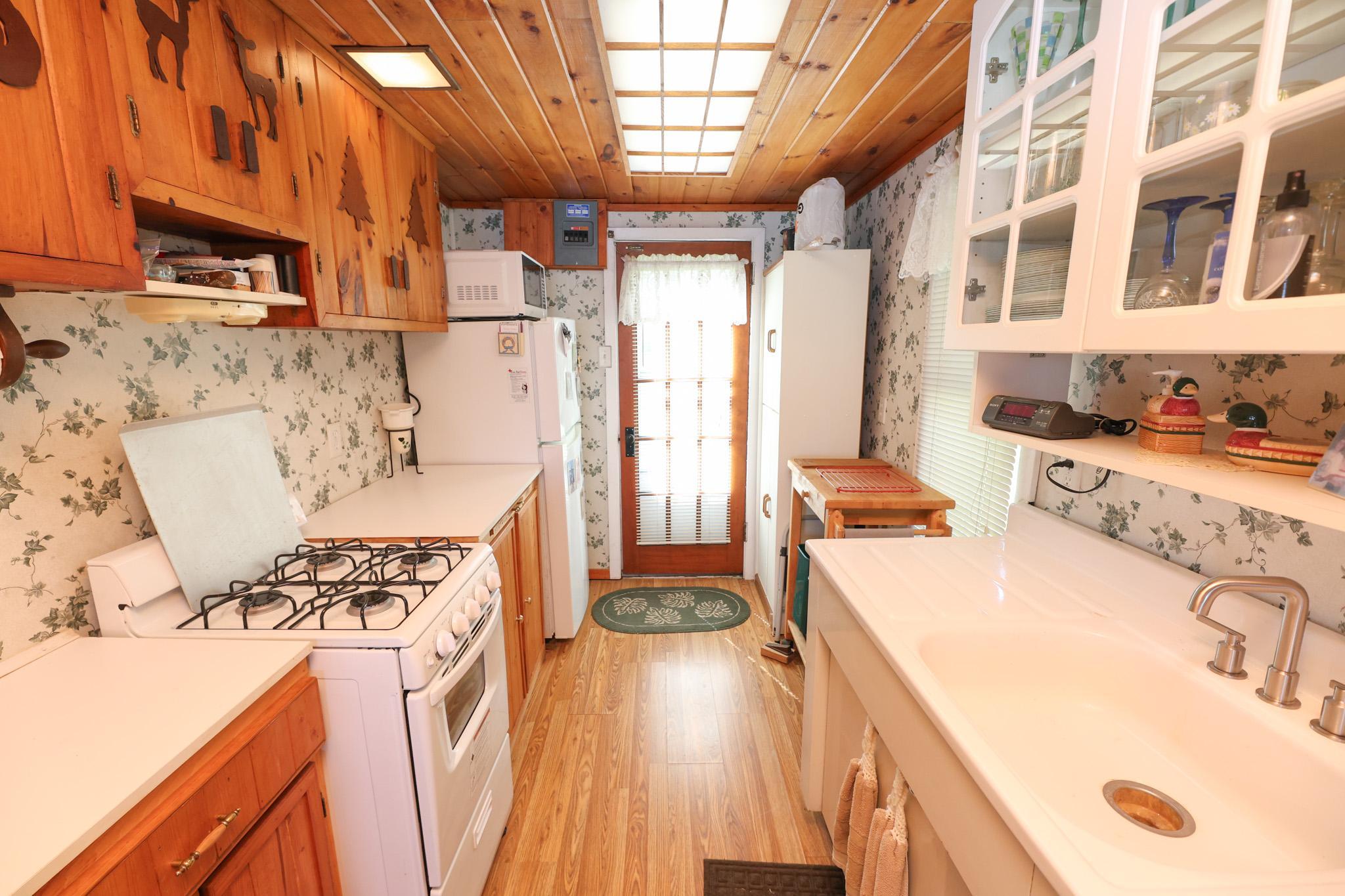 1970 single family home for sale at 7687 Lindgren Way SW in Alexandria, MN — 5 bed, 3 bath (photo 32 of 64)