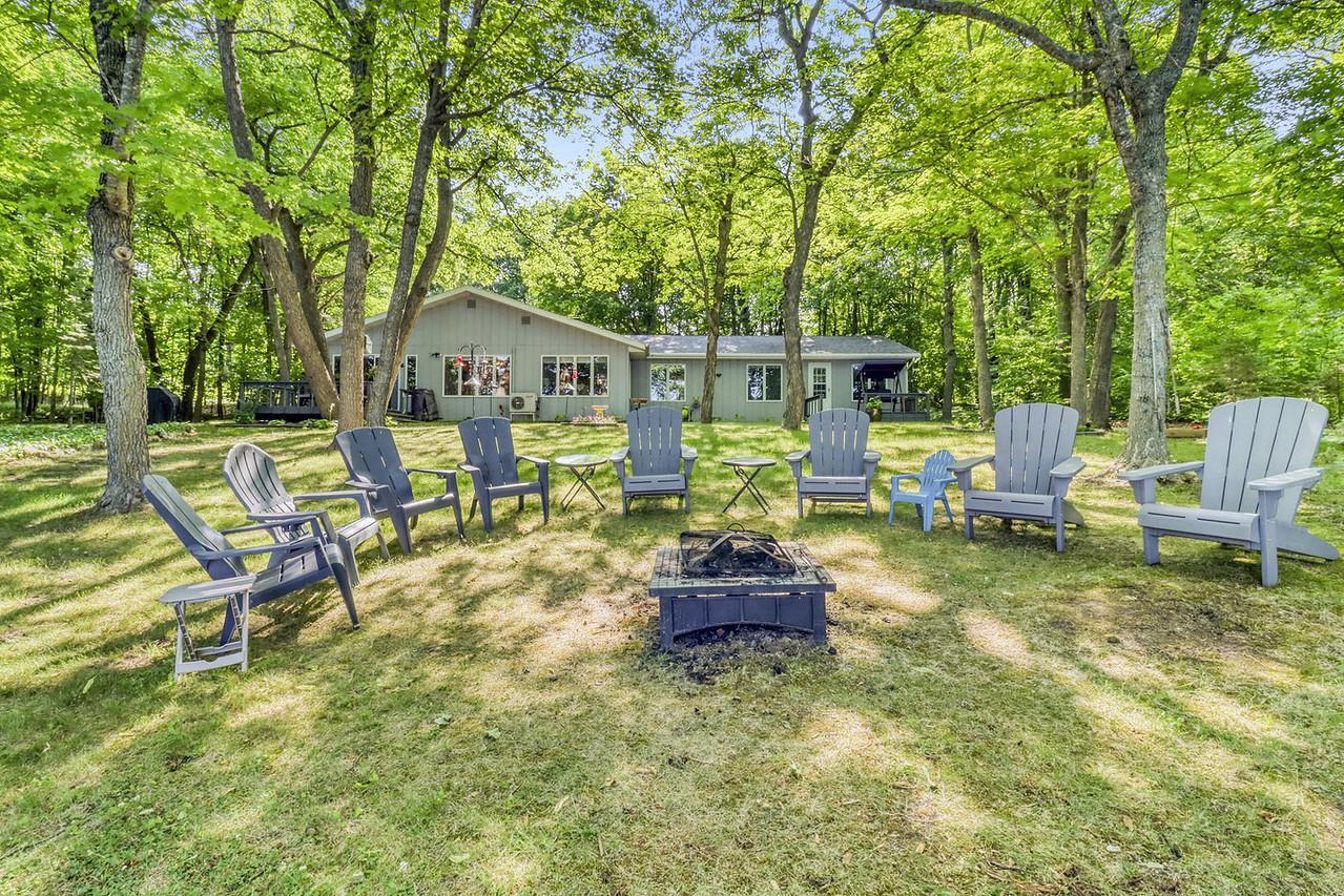 1979 single family home for sale at 14296 E Fox Lake Road in Detroit Lakes, MN — 3 bed, 3 bath