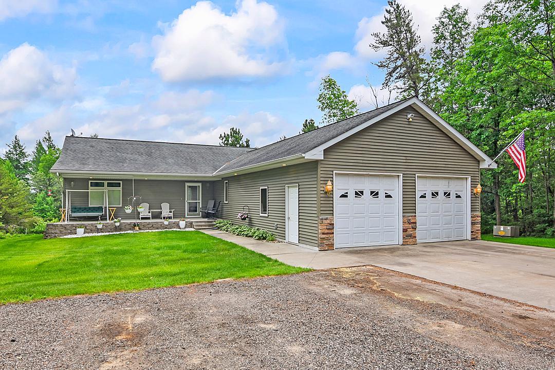 2006 single family home for sale at 11672 147th Avenue in Menahga, MN — 4 bed, 3 bath (photo 2 of 59)
