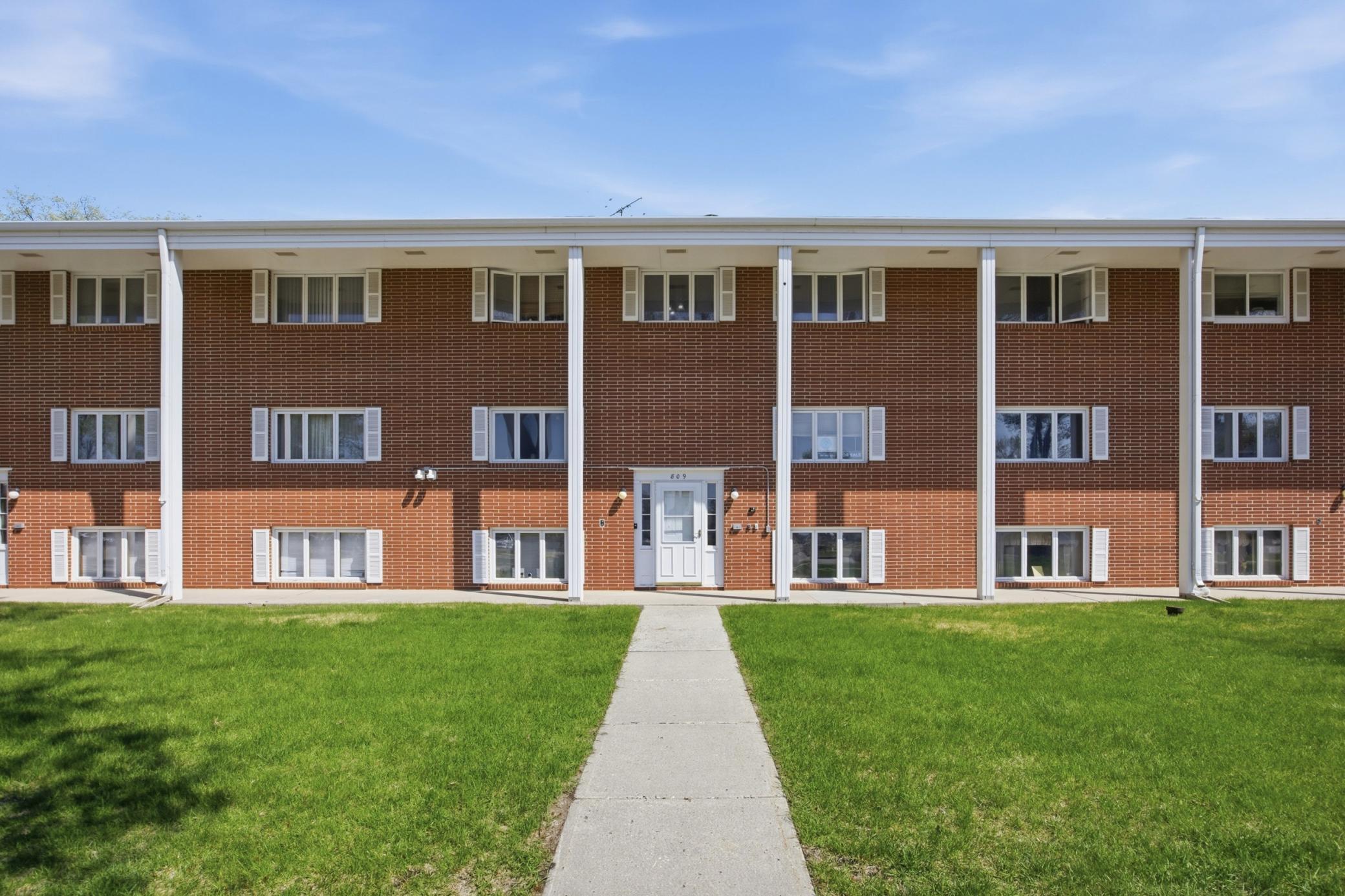1963 condo for sale at 809 6th Avenue N in Fargo, ND — 1 bed, 1 bath