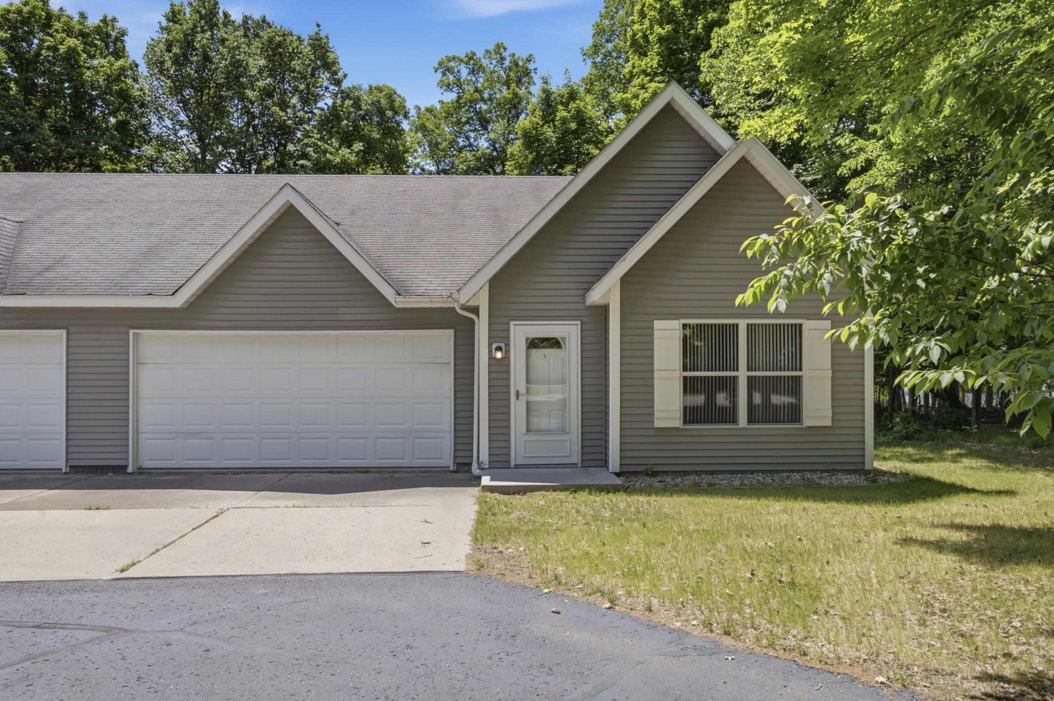 1997 twin home for sale at 331 Maple Ridge Court in Detroit Lakes, MN — 2 bed, 2 bath