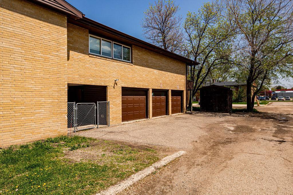 1824 14th Street S, Fargo ND 58103 - Photo 4 of 95