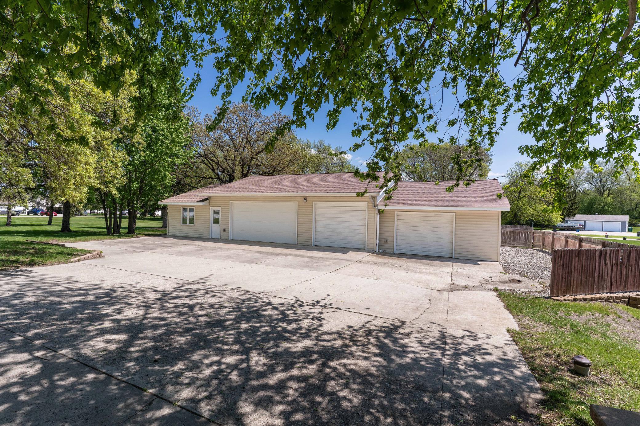 1993 single family home for sale at 124 Bethesda Street NW in Alexandria, MN — 3 bed, 2 bath (photo 11 of 63)