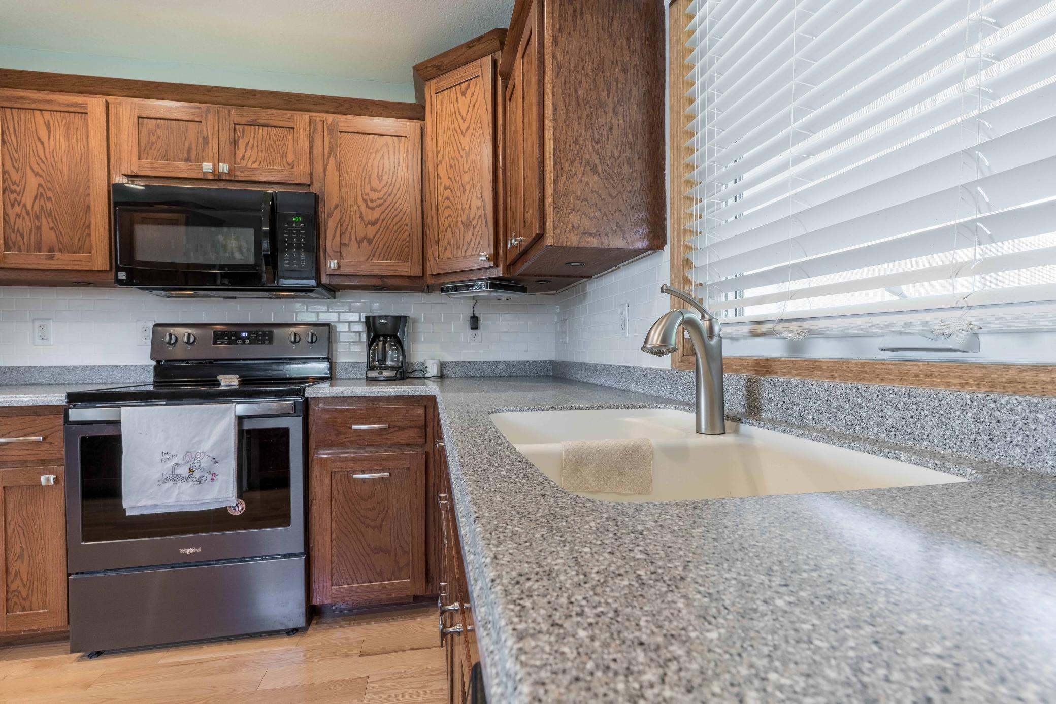 1993 single family home for sale at 124 Bethesda Street NW in Alexandria, MN — 3 bed, 2 bath (photo 21 of 63)