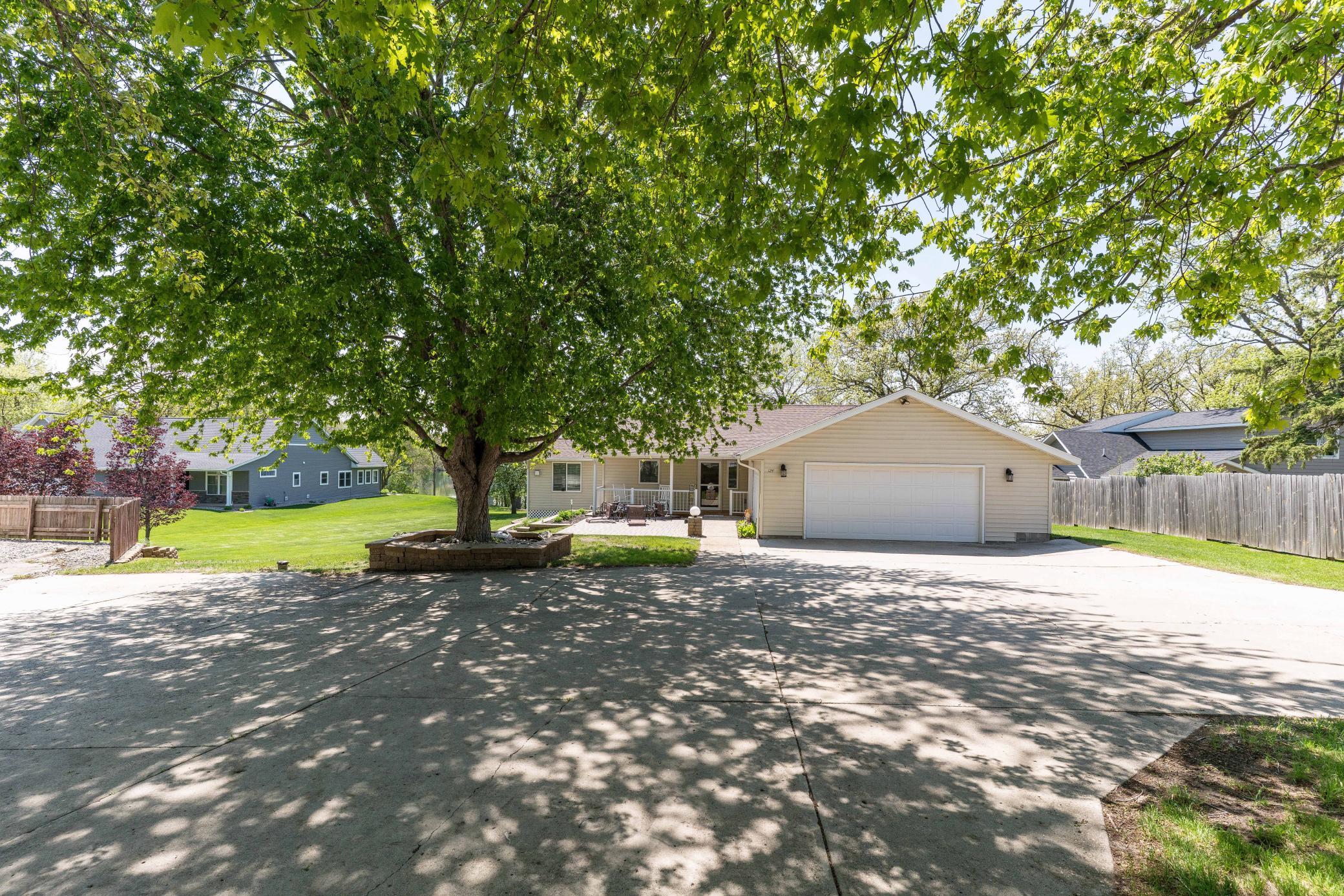 1993 single family home for sale at 124 Bethesda Street NW in Alexandria, MN — 3 bed, 2 bath (photo 9 of 63)