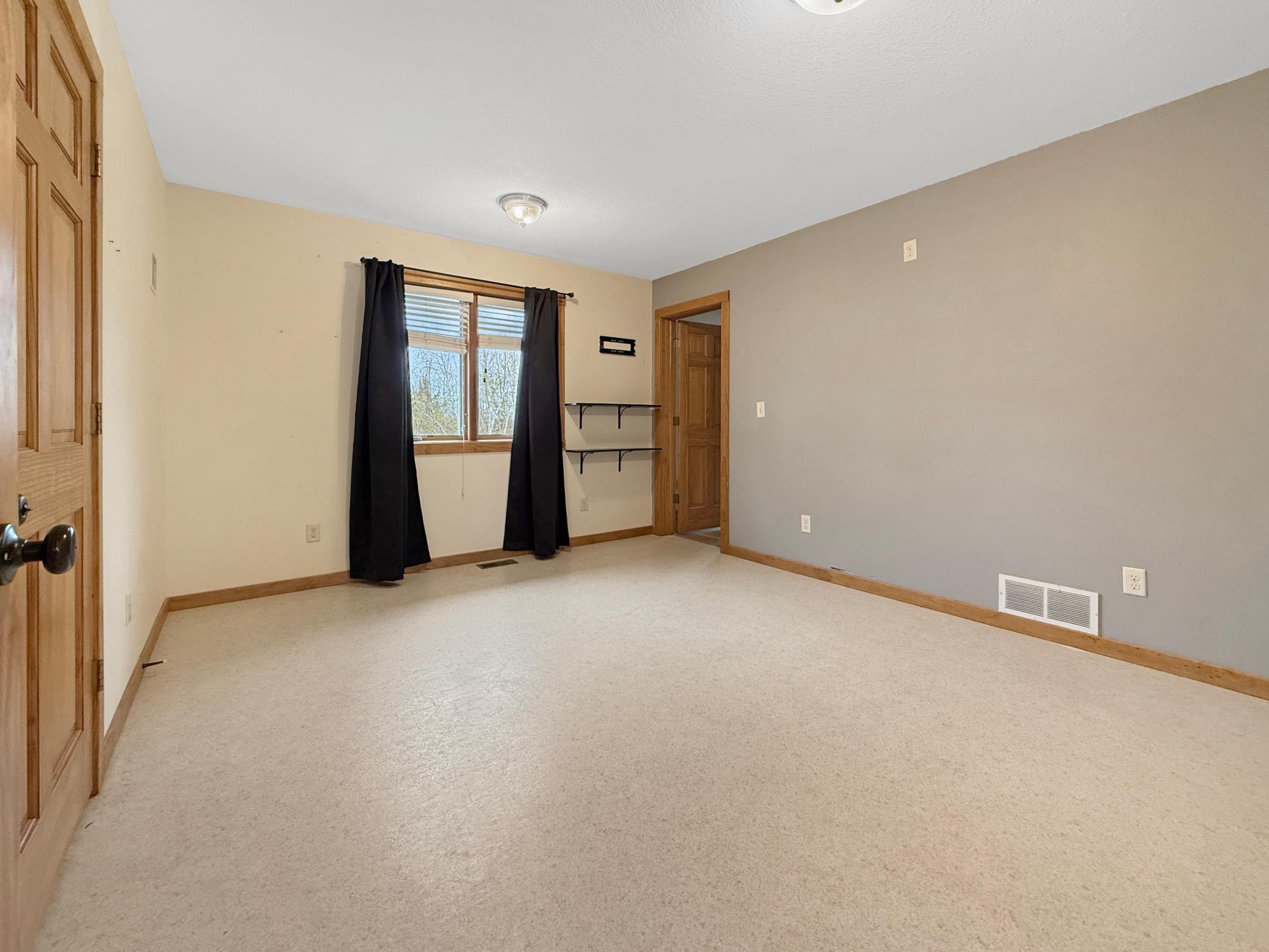 2009 single family home for sale at 3249 Woodland Hills Drive SE in Bemidji, MN — 4 bed, 3 bath (photo 15 of 24)