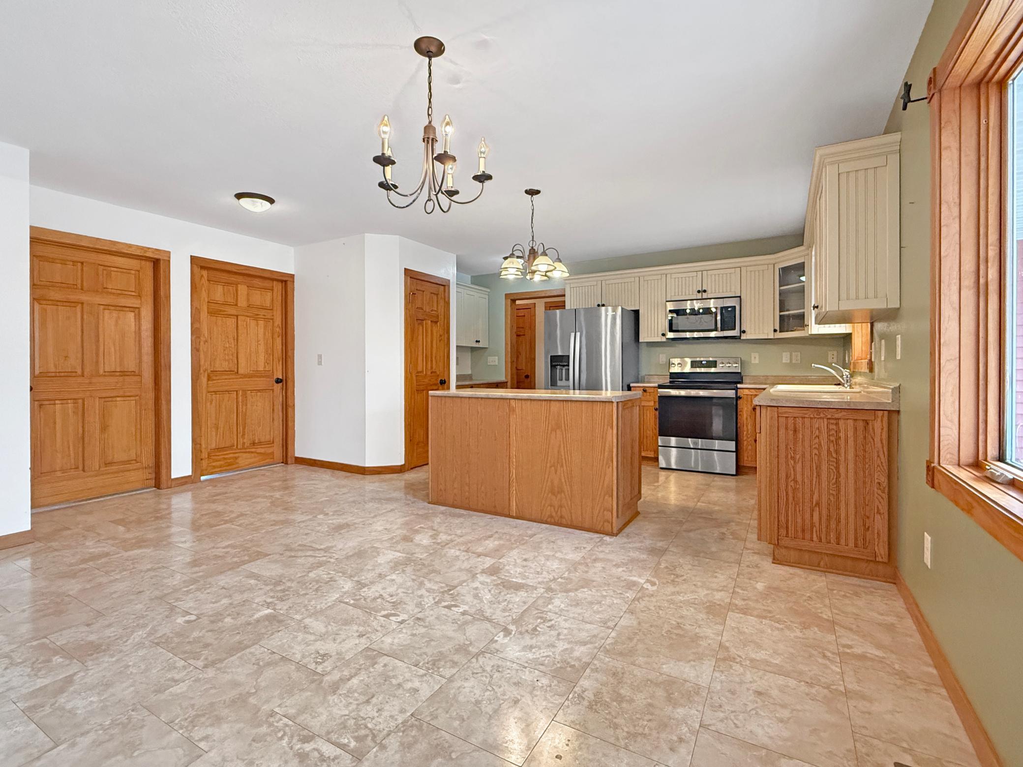 2009 single family home for sale at 3249 Woodland Hills Drive SE in Bemidji, MN — 4 bed, 3 bath (photo 3 of 24)