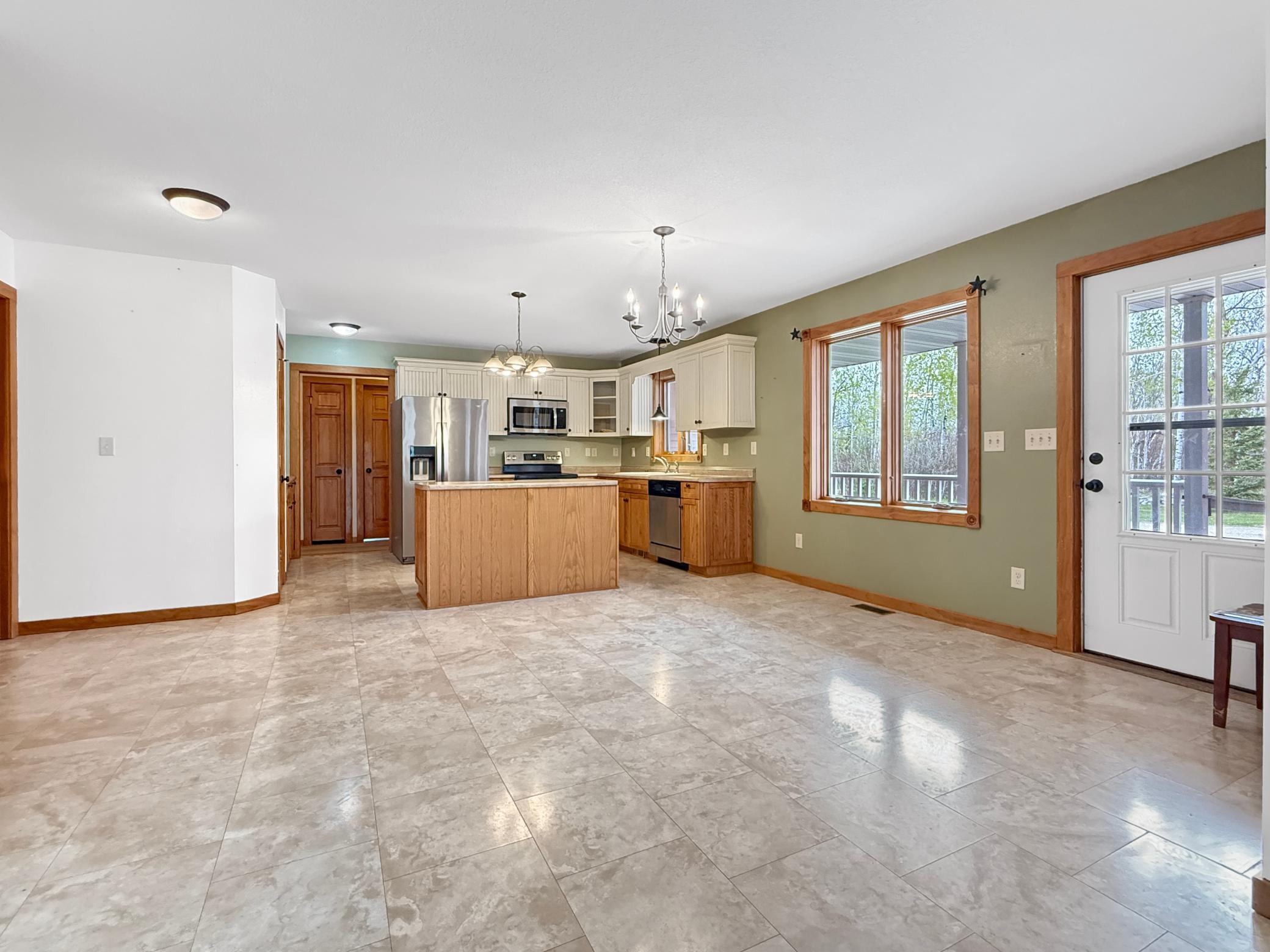 2009 single family home for sale at 3249 Woodland Hills Drive SE in Bemidji, MN — 4 bed, 3 bath (photo 4 of 24)