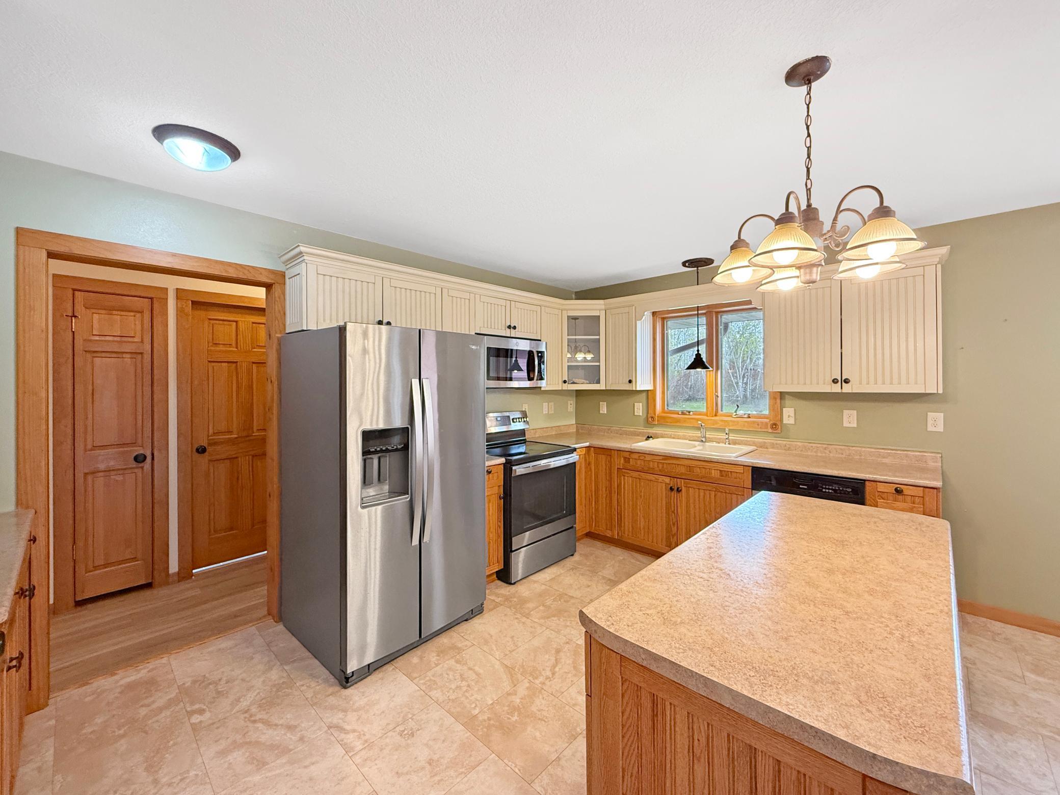 2009 single family home for sale at 3249 Woodland Hills Drive SE in Bemidji, MN — 4 bed, 3 bath (photo 6 of 24)