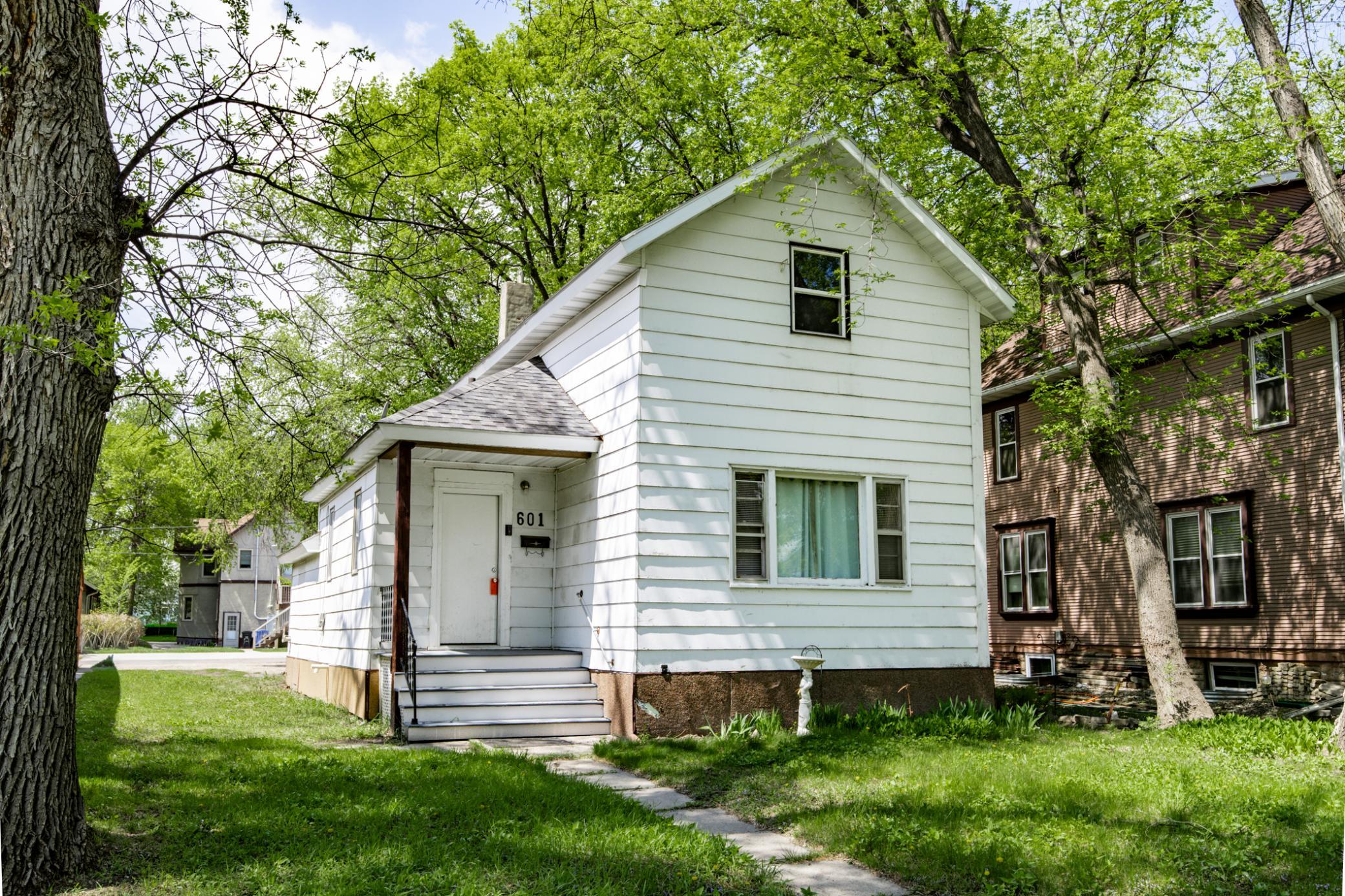 601 10th Street S, Fargo ND 58103 - Photo 3 of 44
