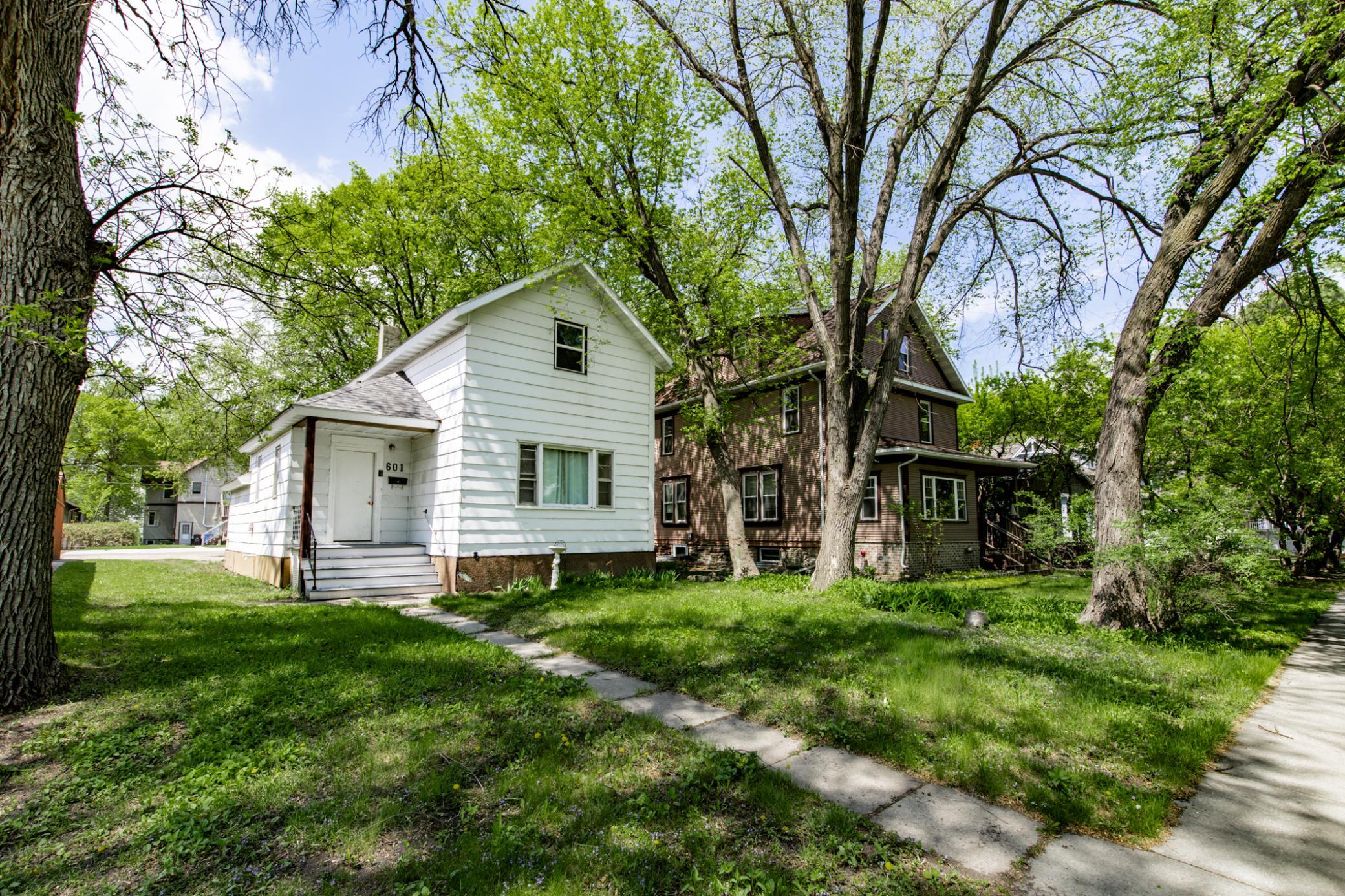 601 10th Street S, Fargo ND 58103 - Photo 4 of 44