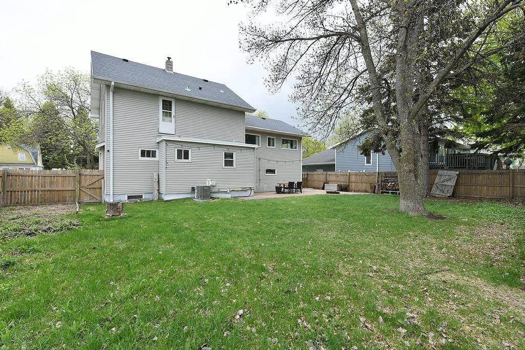 1533 16th Street S, Fargo ND 58103 - Photo 4 of 41