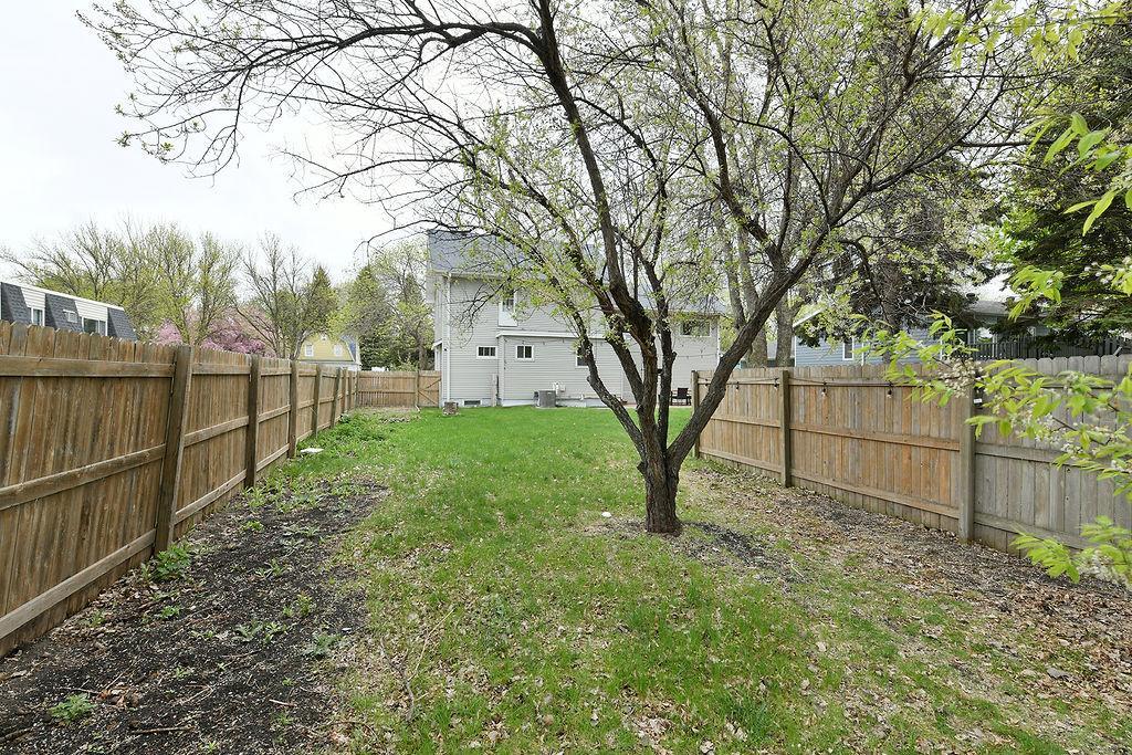 1533 16th Street S, Fargo ND 58103 - Photo 5 of 41