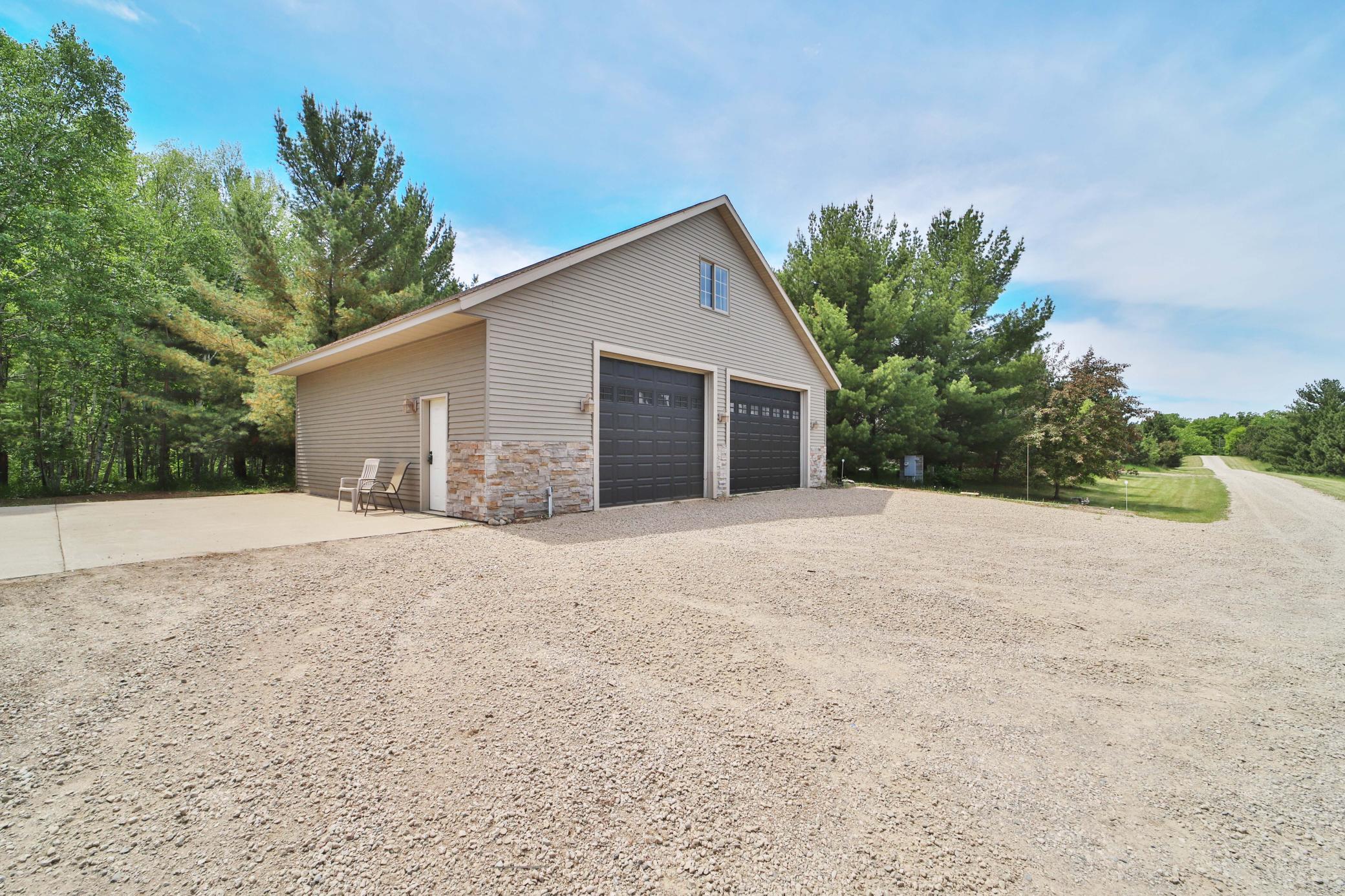 2003 single family home for sale at 21592 State Highway 47 in Isle, MN — 4 bed, 3 bath (photo 4 of 73)