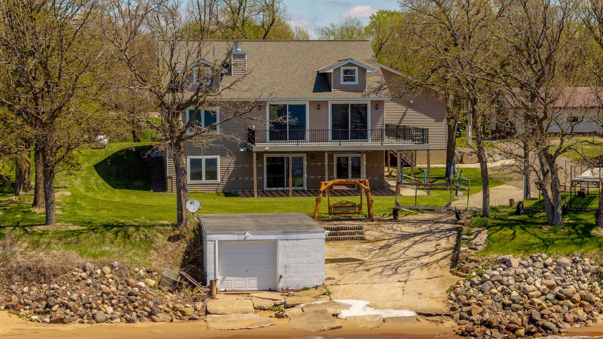 2014 single family home for sale at 33259 State Highway 18 in Aitkin, MN — 5 bed, 5 bath (photo 5 of 41)