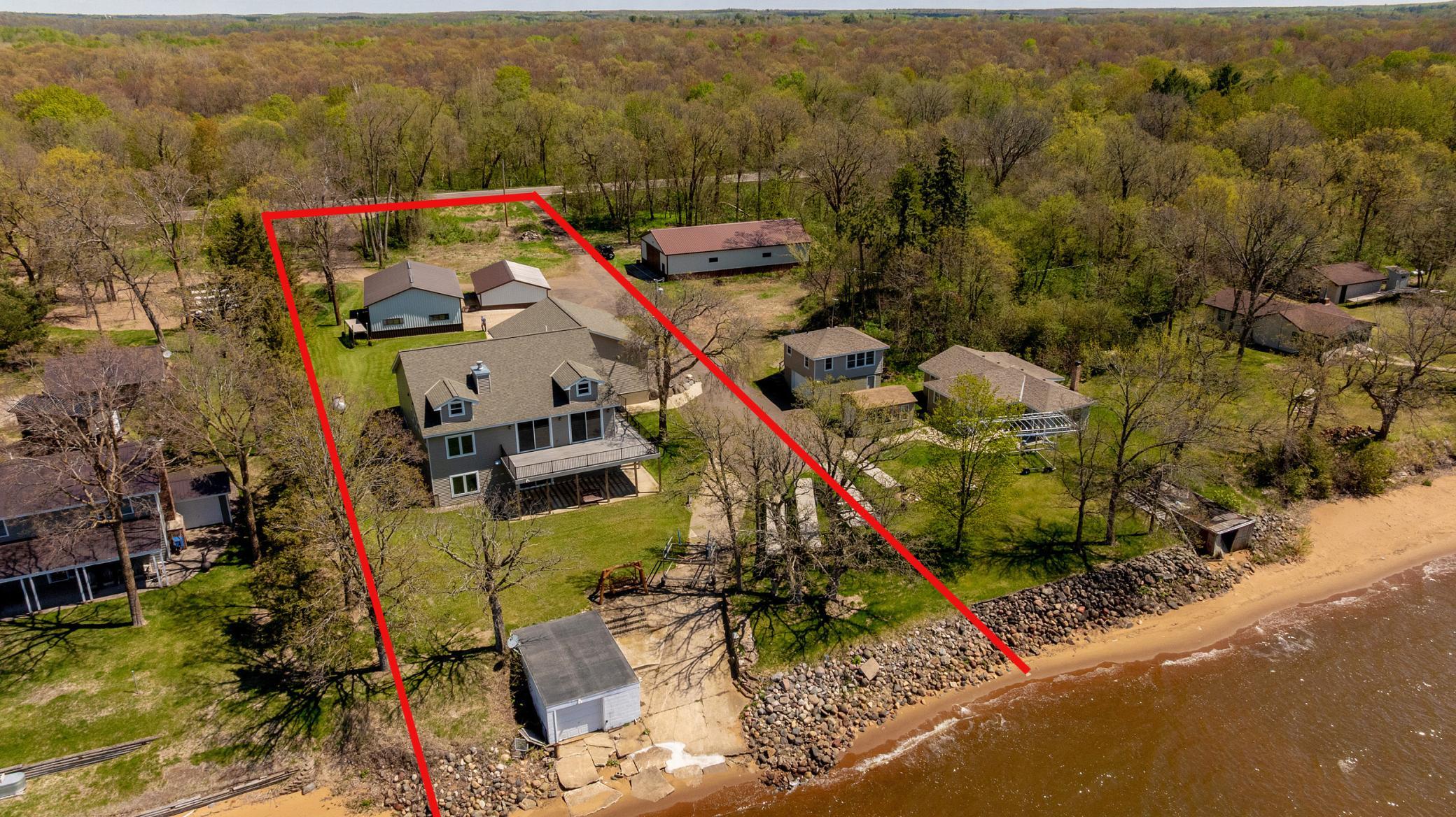 2014 single family home for sale at 33259 State Highway 18 in Aitkin, MN — 5 bed, 5 bath (photo 6 of 41)