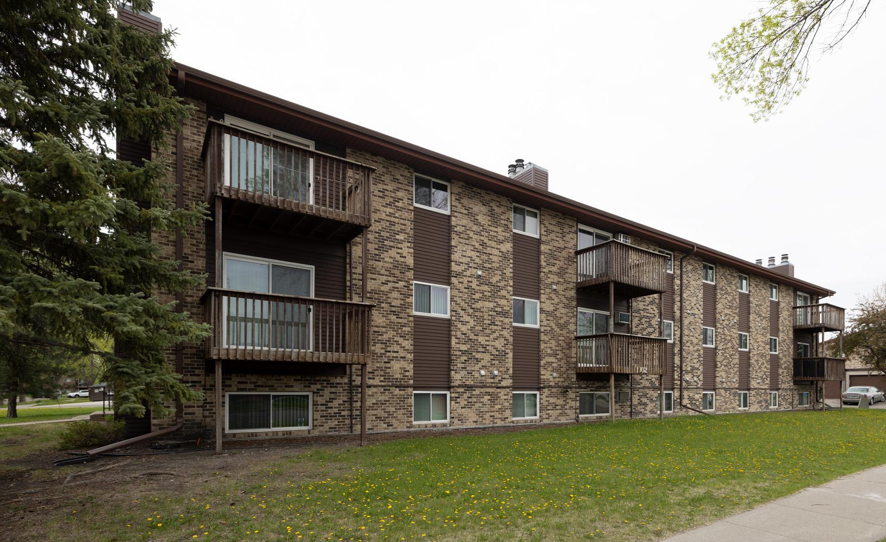 1979 condo for sale at 1102 23rd Street S, Unit D10 in Fargo, ND — 2 bed, 1 bath