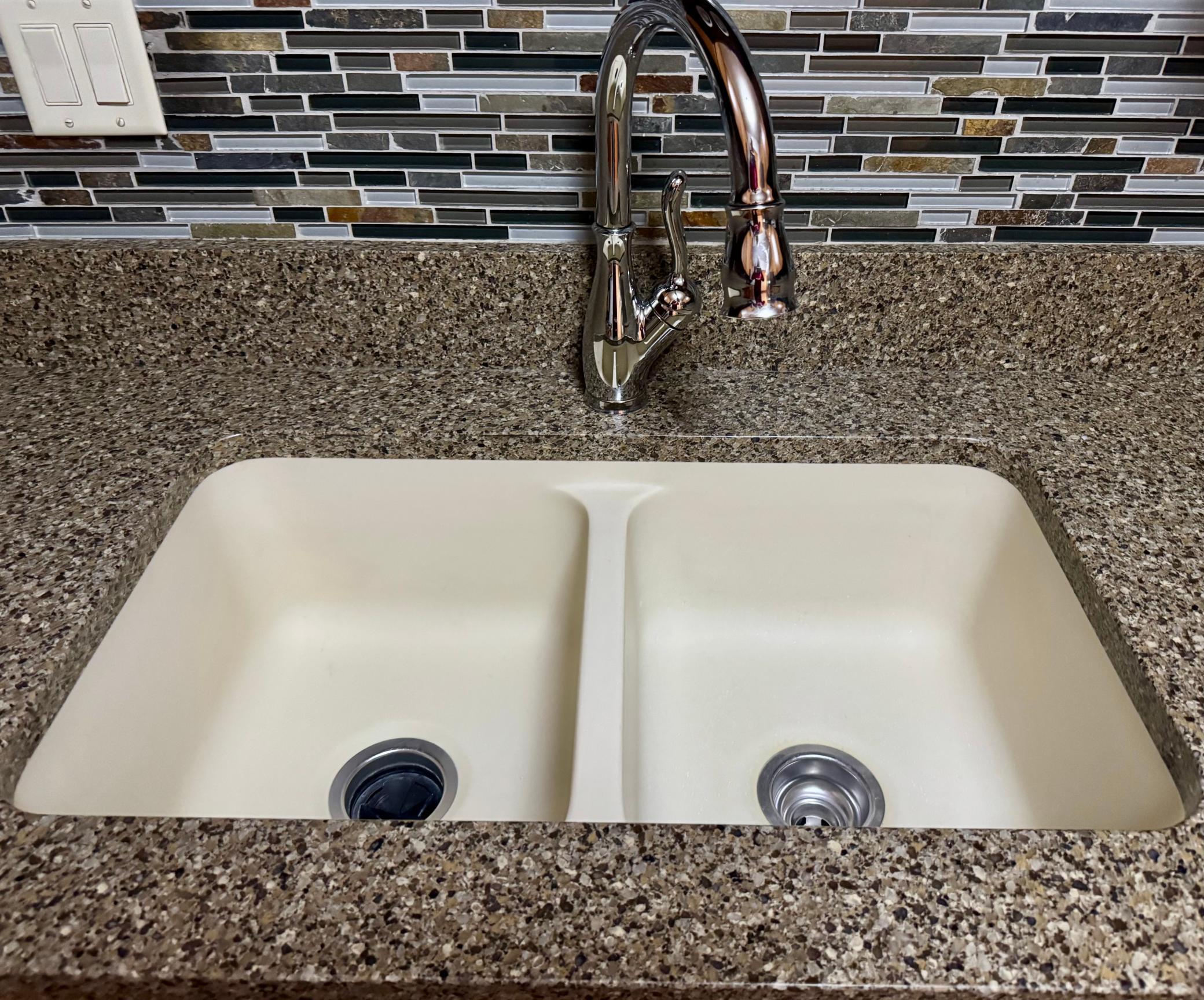 1979 condo for sale at 1102 23rd Street S, Unit D10 in Fargo, ND — 2 bed, 1 bath (photo 10 of 23)