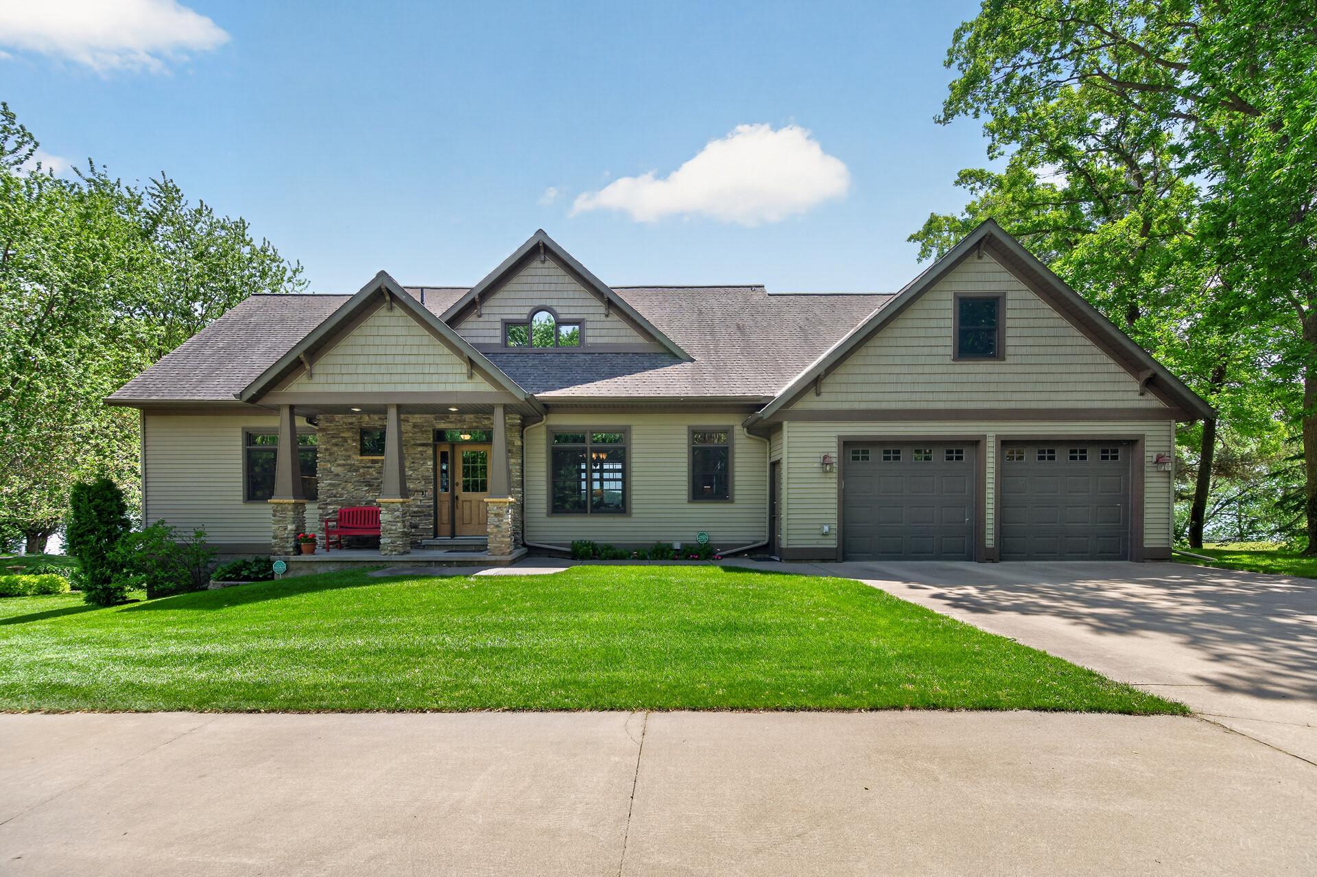 2005 single family home for sale at 12892 Bass Trail in Sauk Centre, MN — 4 bed, 5 bath (photo 2 of 116)